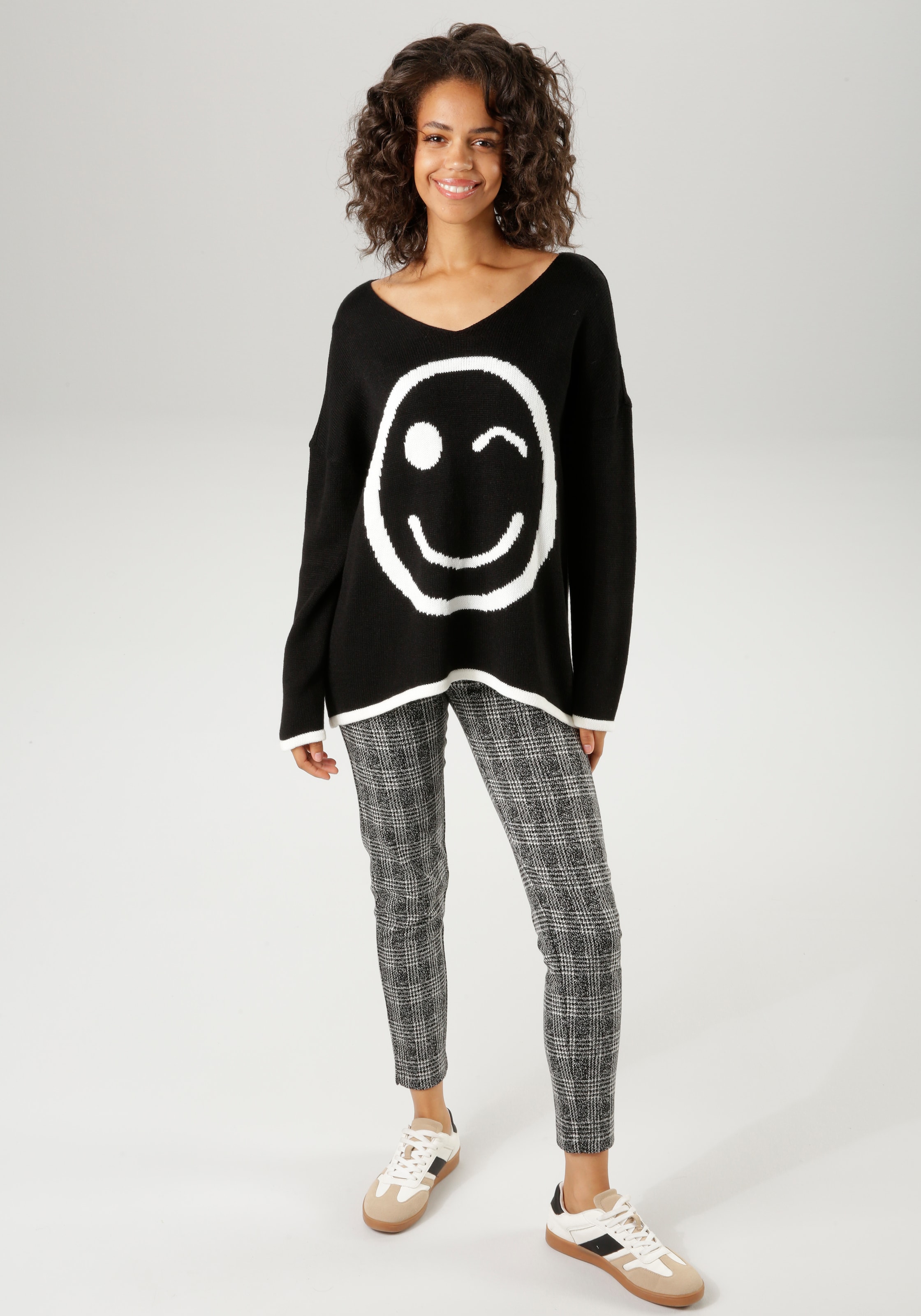 Aniston CASUAL Strickpullover, mit eingestricktem Smiley