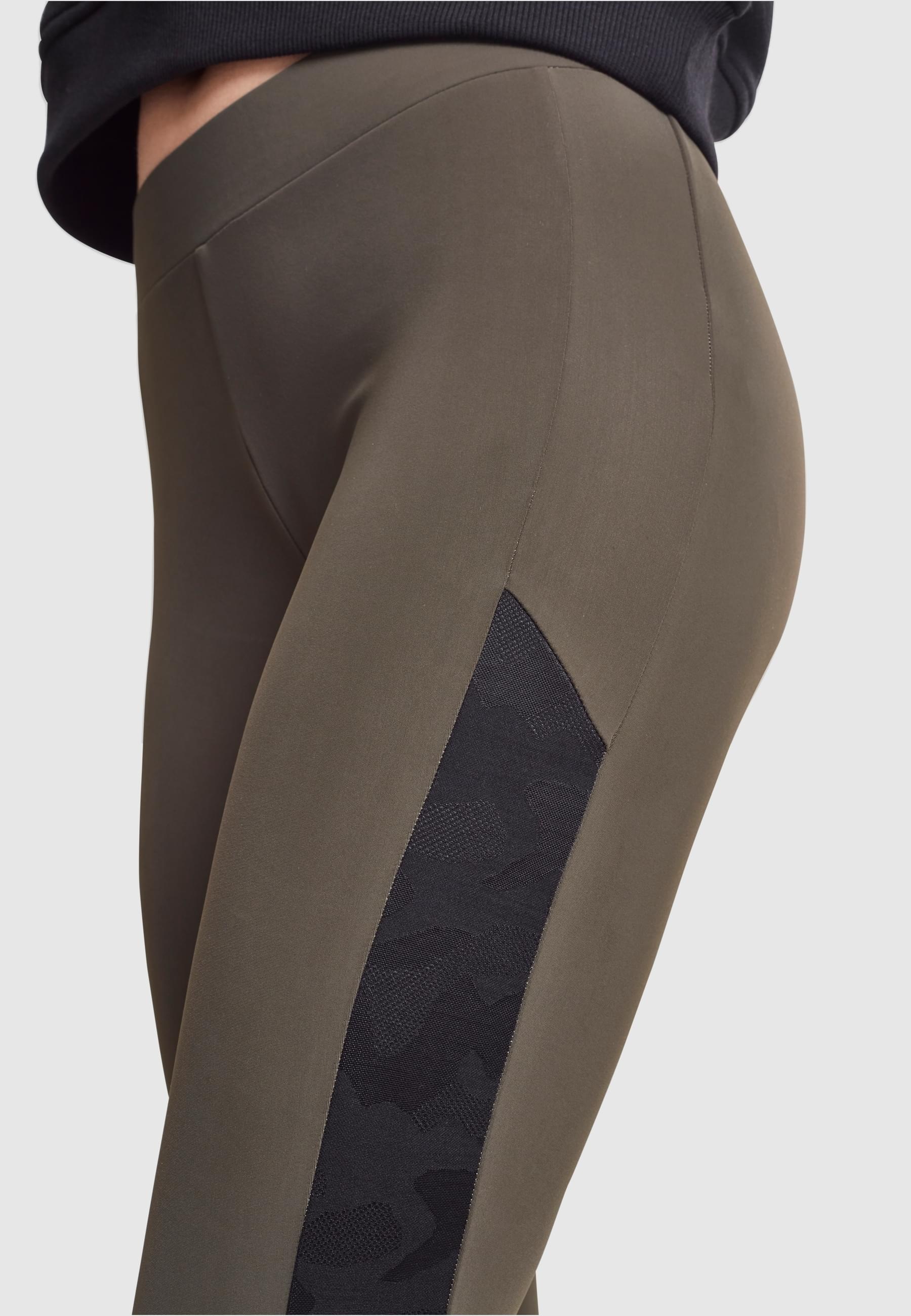 URBAN CLASSICS Leggings »Urban Classics Damen Ladies Jacquard Camo Striped Leggings«, (1 tlg.)