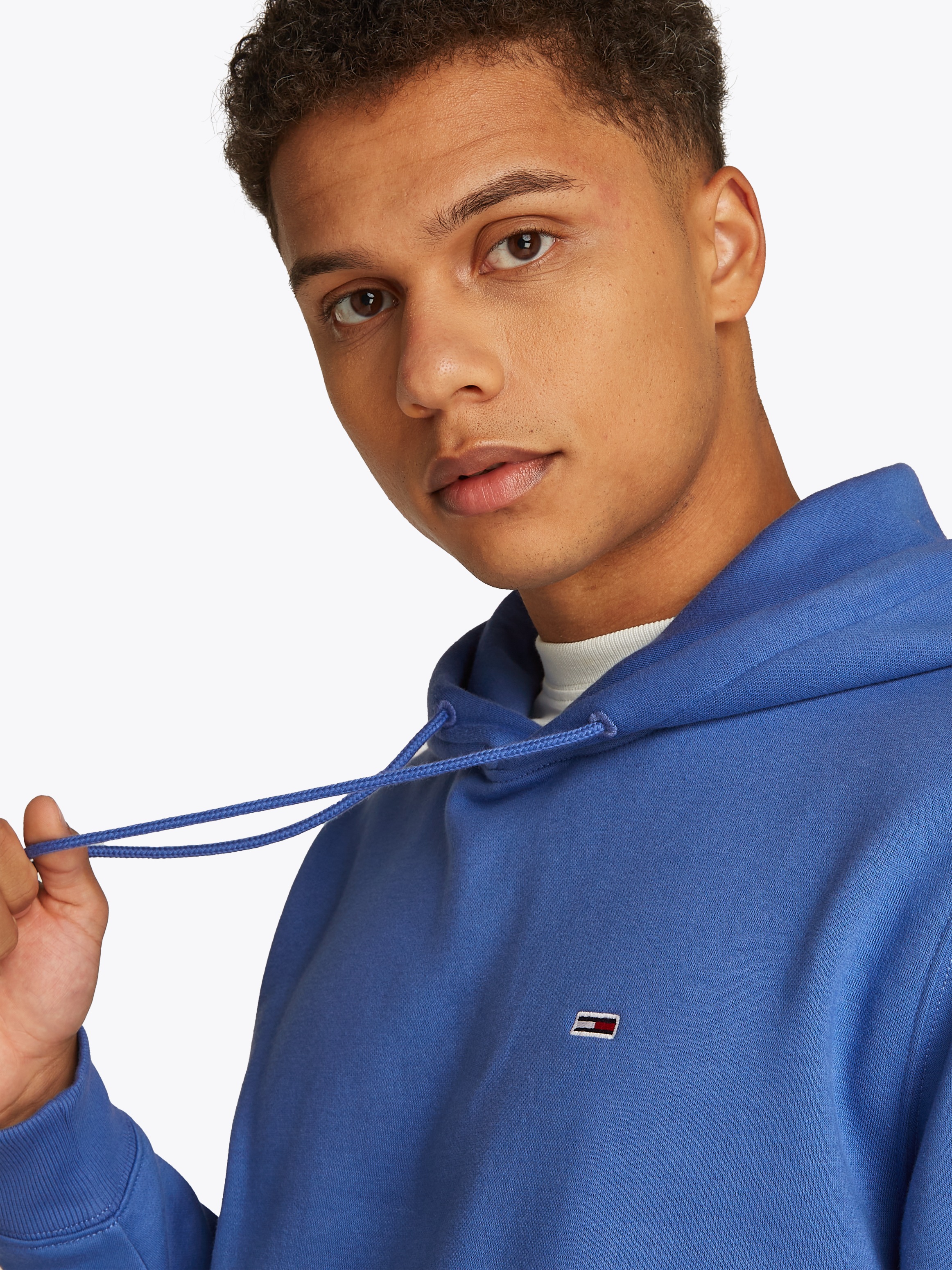 Tommy Jeans Sweatshirt »TJM REG S FLAG HOODIE«, mit bestickten Markenlogo auf Brusthöhe