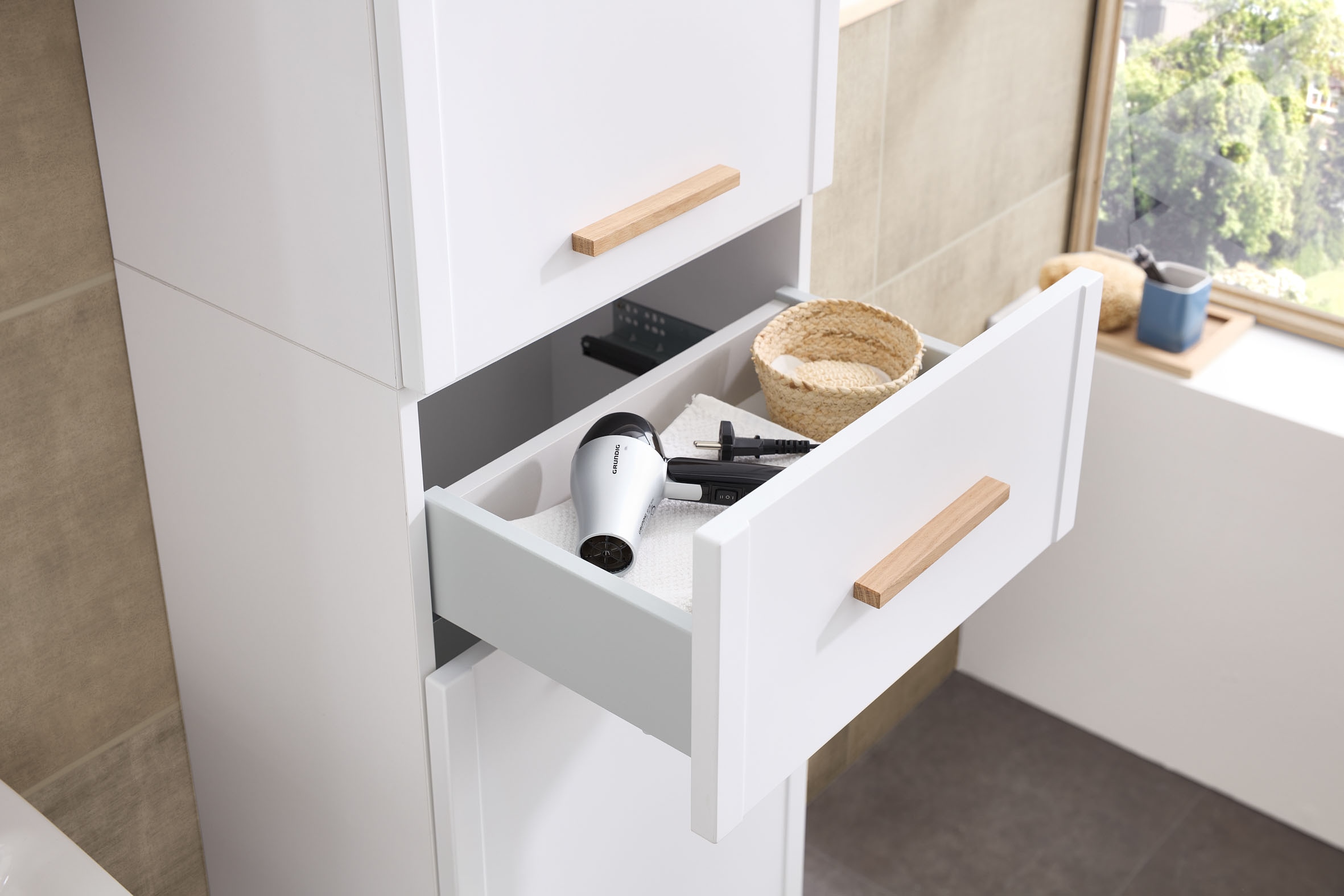 Saphir Hochschrank »mit Soft-Close und 4 Glaseinlegeböden«