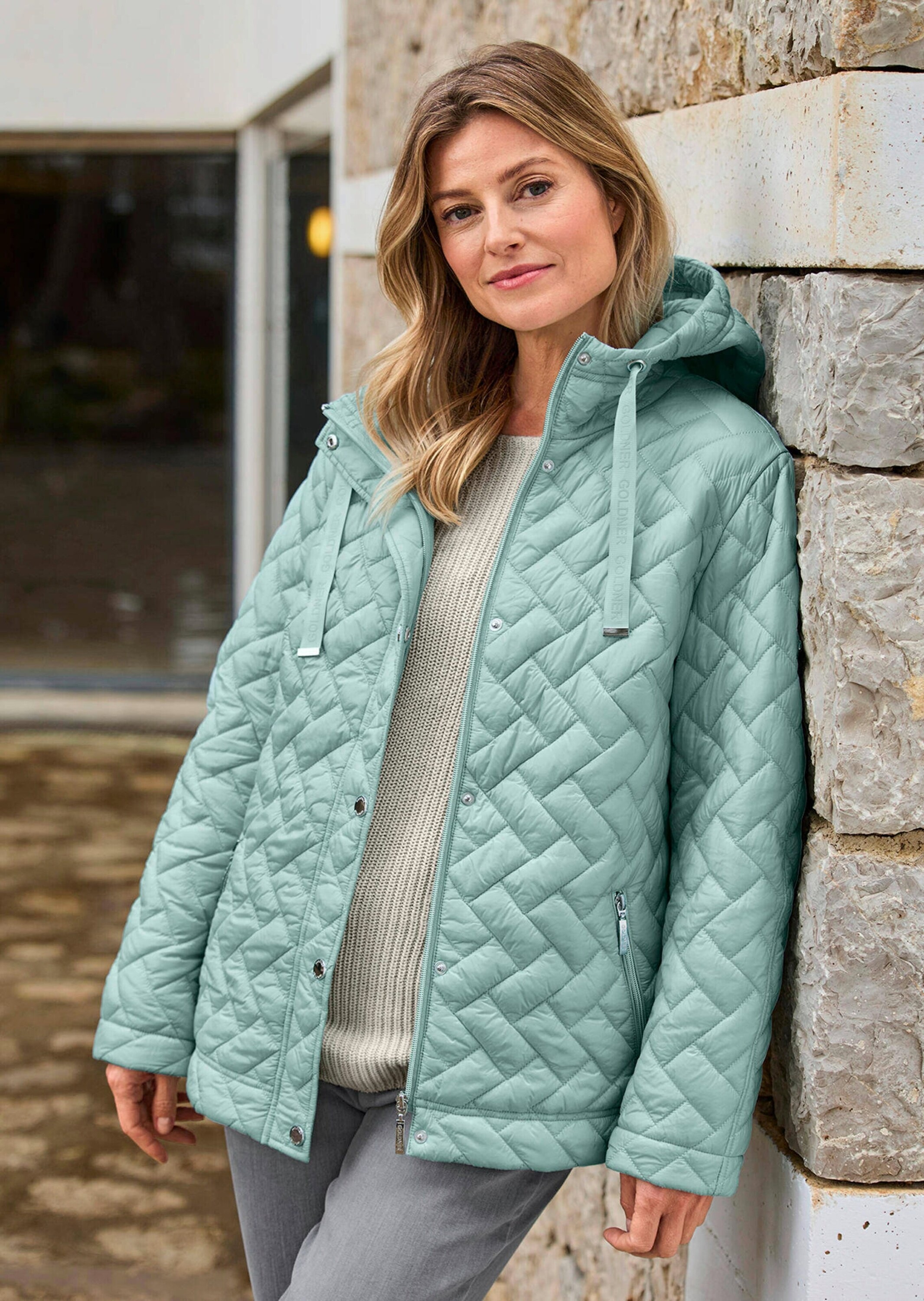 GOLDNER Kurzjacke »Kurzgröße Leichte Steppjacke mit Kapuze«
