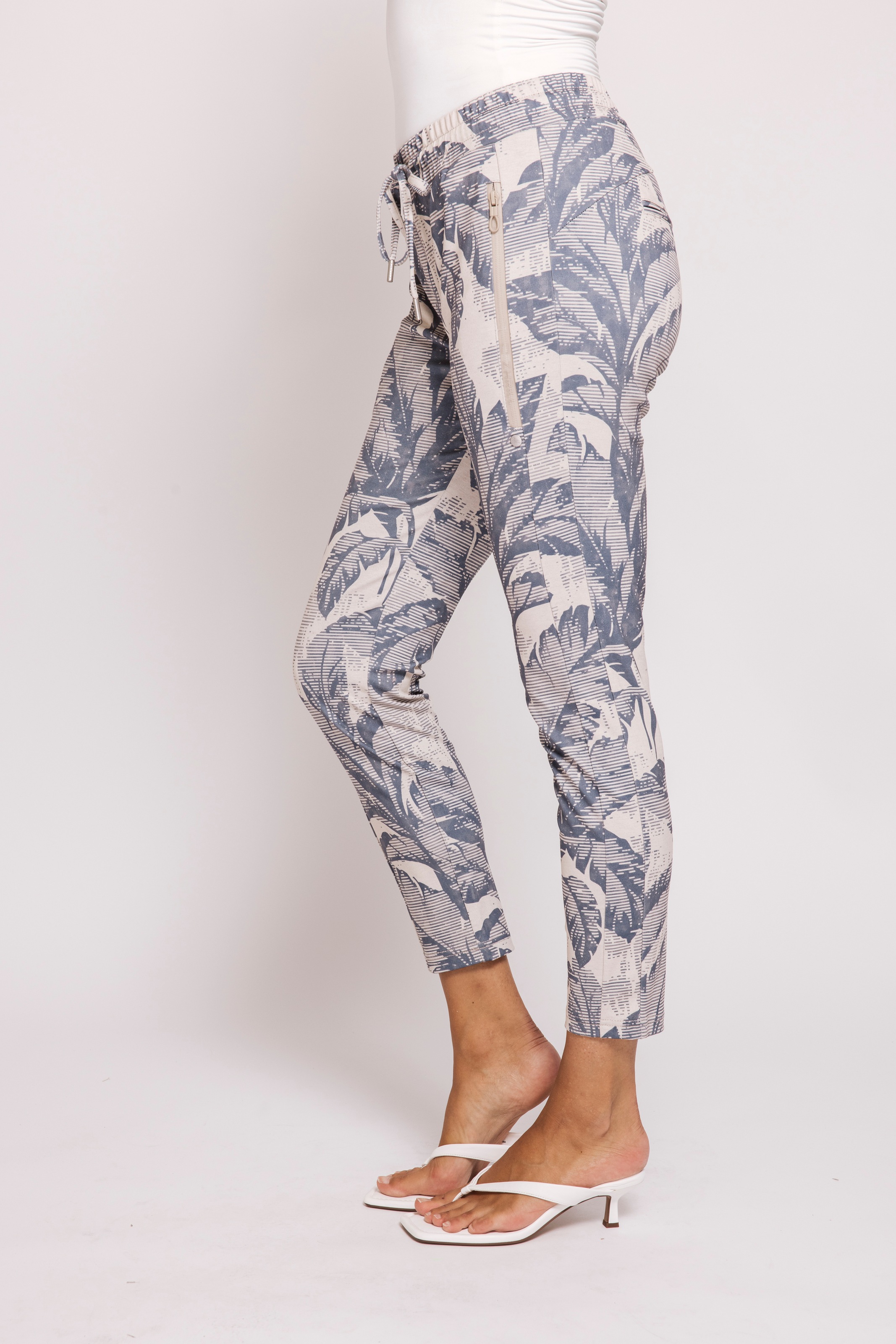 Zhrill Stoffhose "ZHCHIARA CASUAL" mit floralem Allover-Muster günstig online kaufen