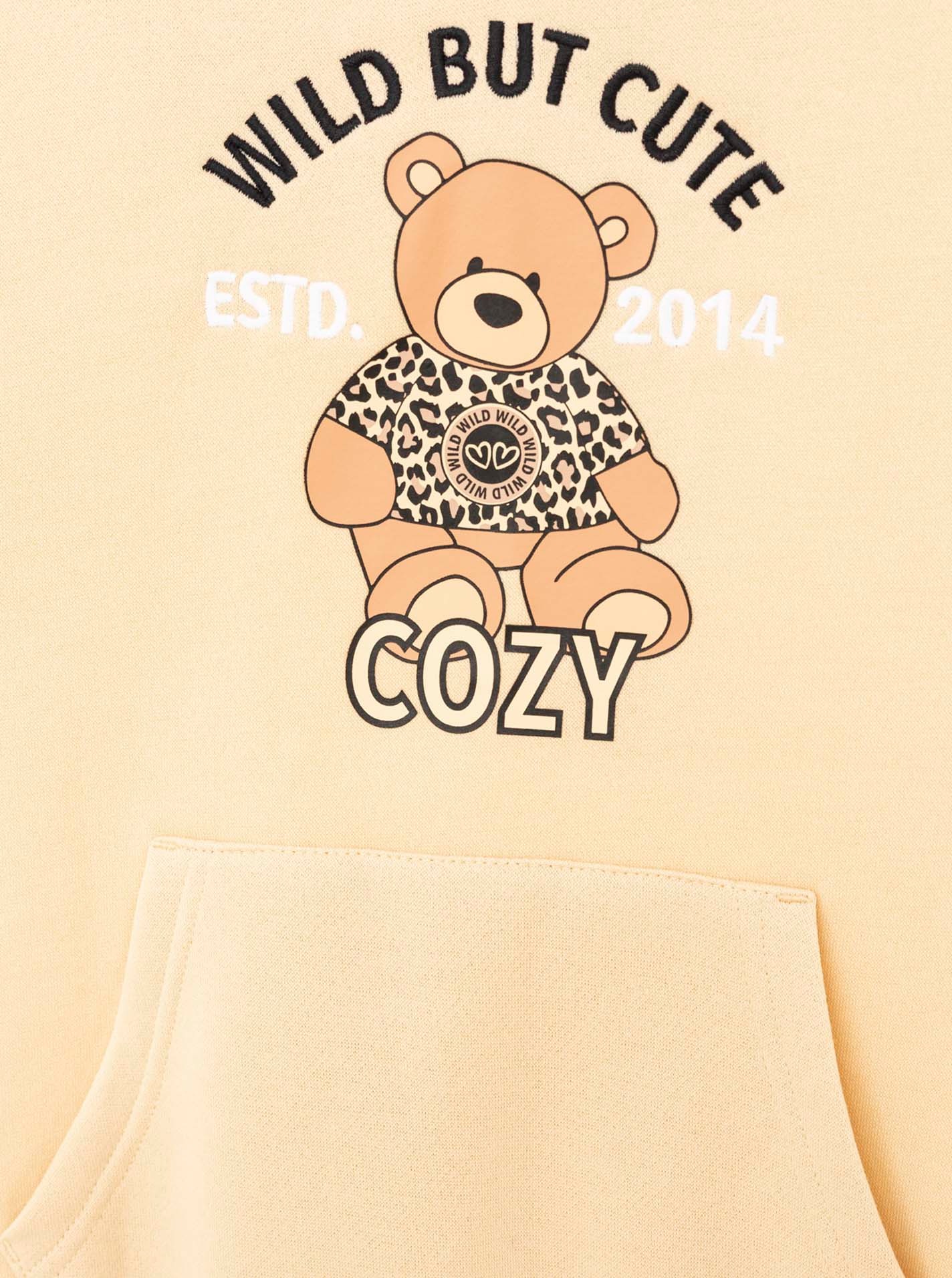 Zwillingsherz Hoodie »"Wild But Cute"«, Mini-Me,mit niedlichem Teddybär und selbstbewusstem Slogan
