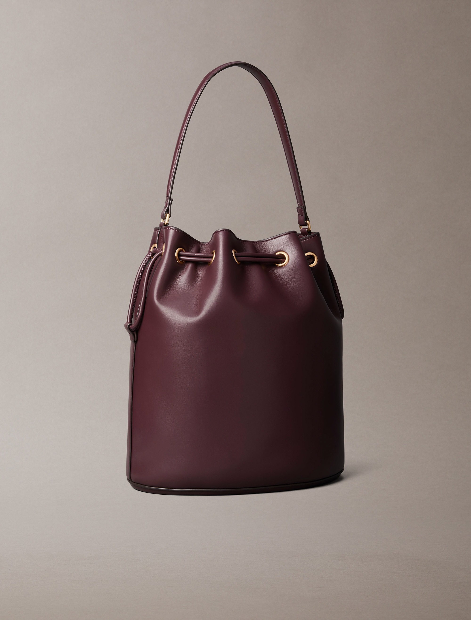 Calvin Klein Beuteltasche »RAISED CK LARGE BUCKET BAG«, Henkeltasche, Damen Handtasche mit großem CK-Logo