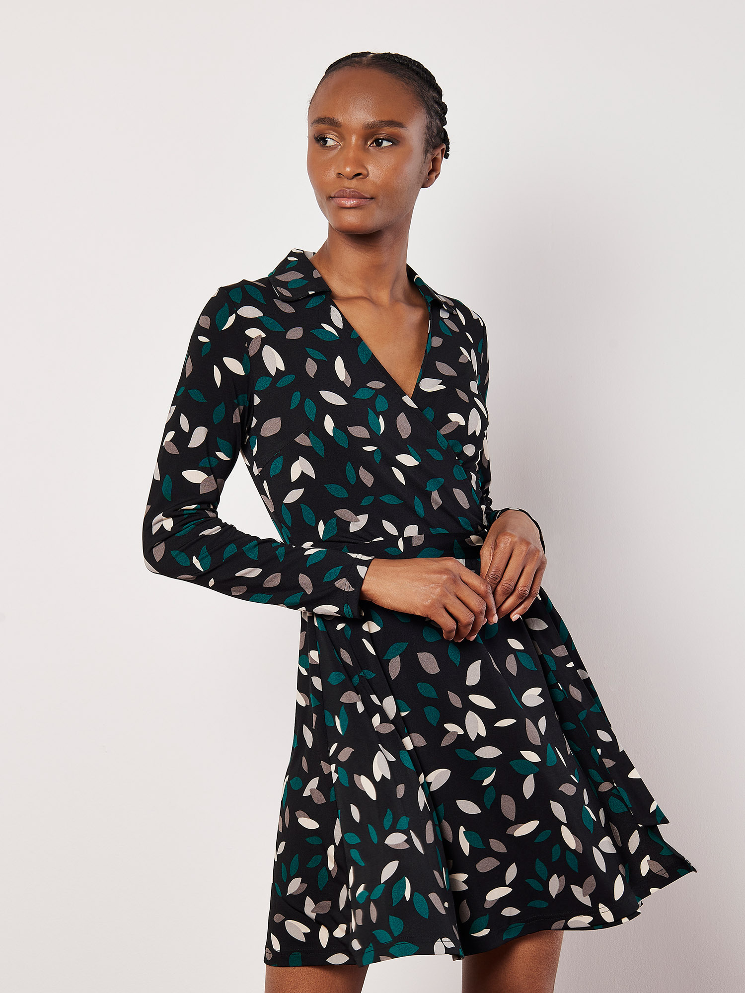 Apricot Wickelkleid "Wickelkleid" mit Bindeband, 2 tlg. mit Geo-Drops Muster