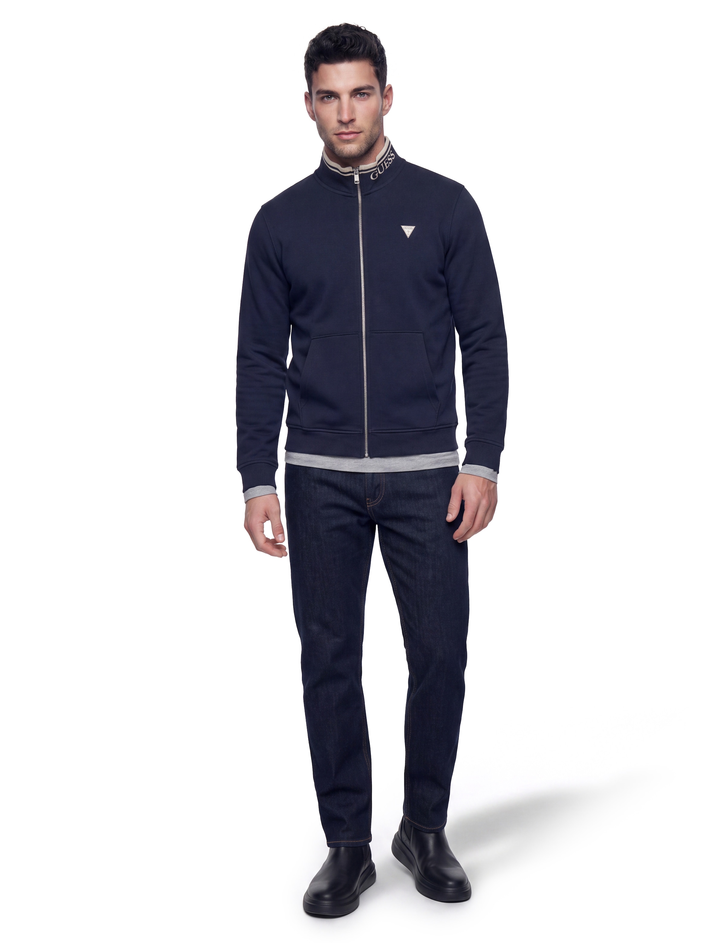 Guess Sweatjacke »FULL ZIP-UP TRUCKER« Stehkragen mit GUESS-Schriftzug, Kängurutasche