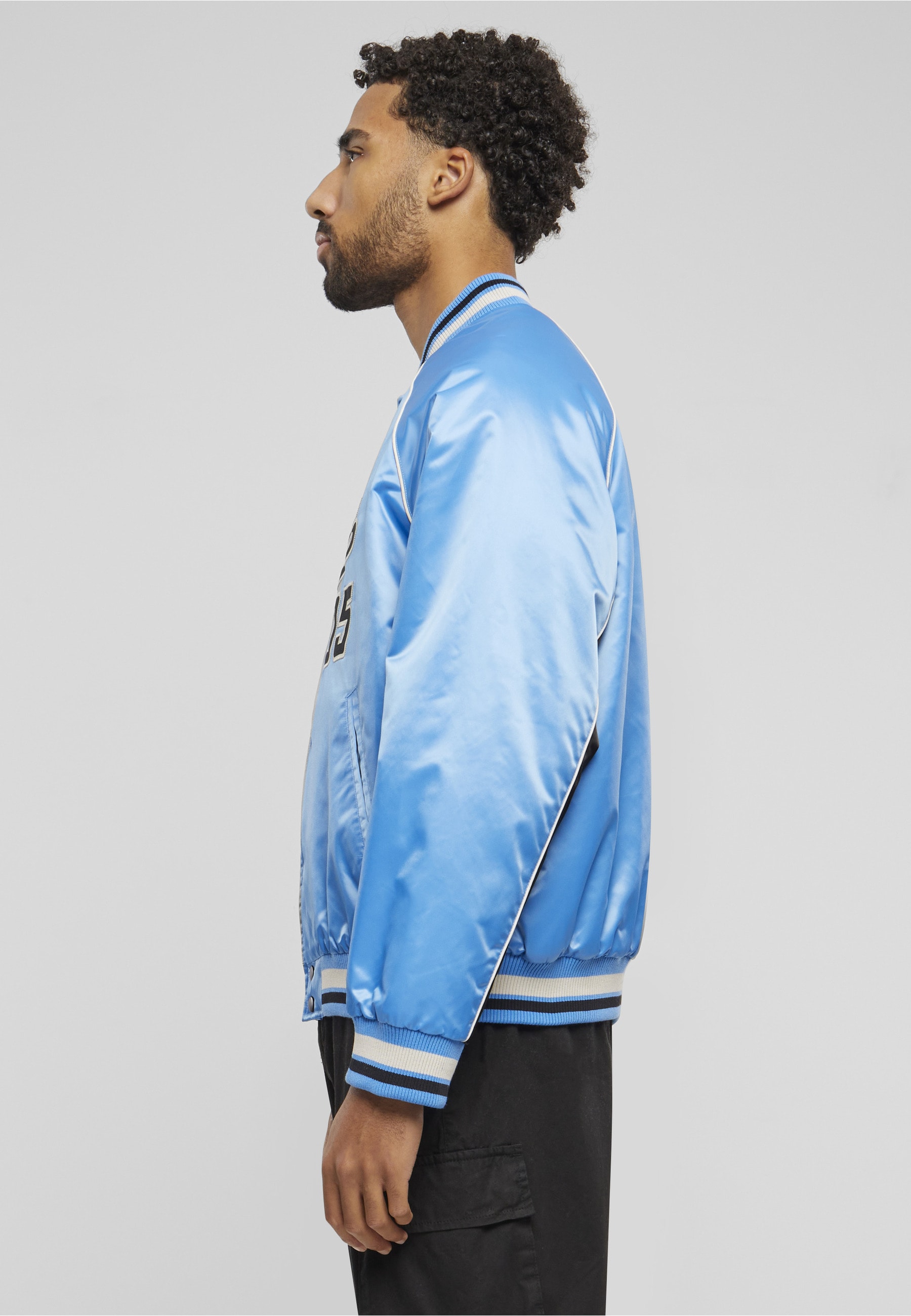 Fubu Bomberjacke »Fubu Herren FM241-012-1 Fubu Varsity Satin Raglan Bomber Jacket« 1 Stk. tlg. ohne Kapuze