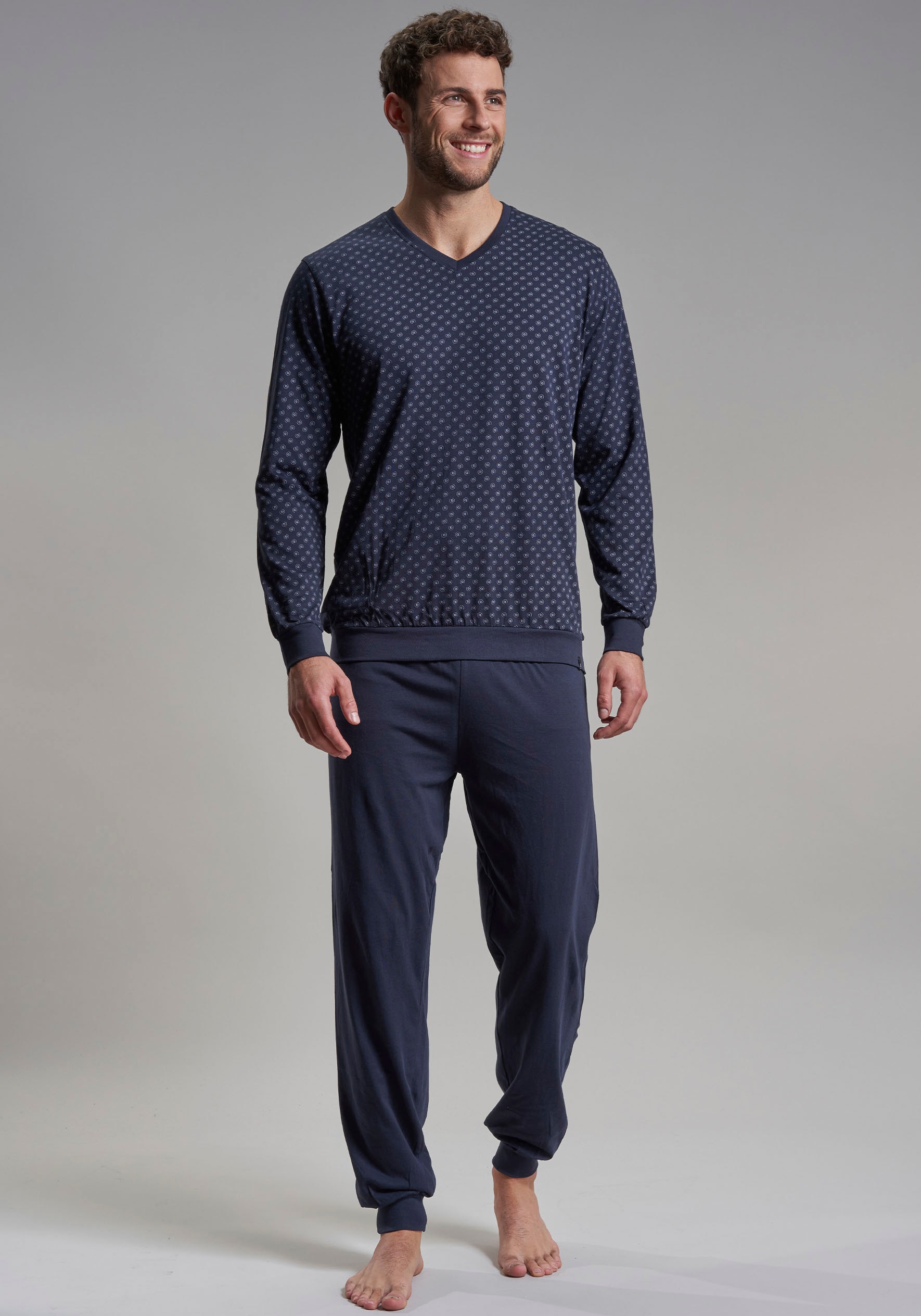 bugatti Pyjama, (2 tlg.), V-Ausschnitt, Langarm, lange Hose, mit Logo, bequ günstig online kaufen