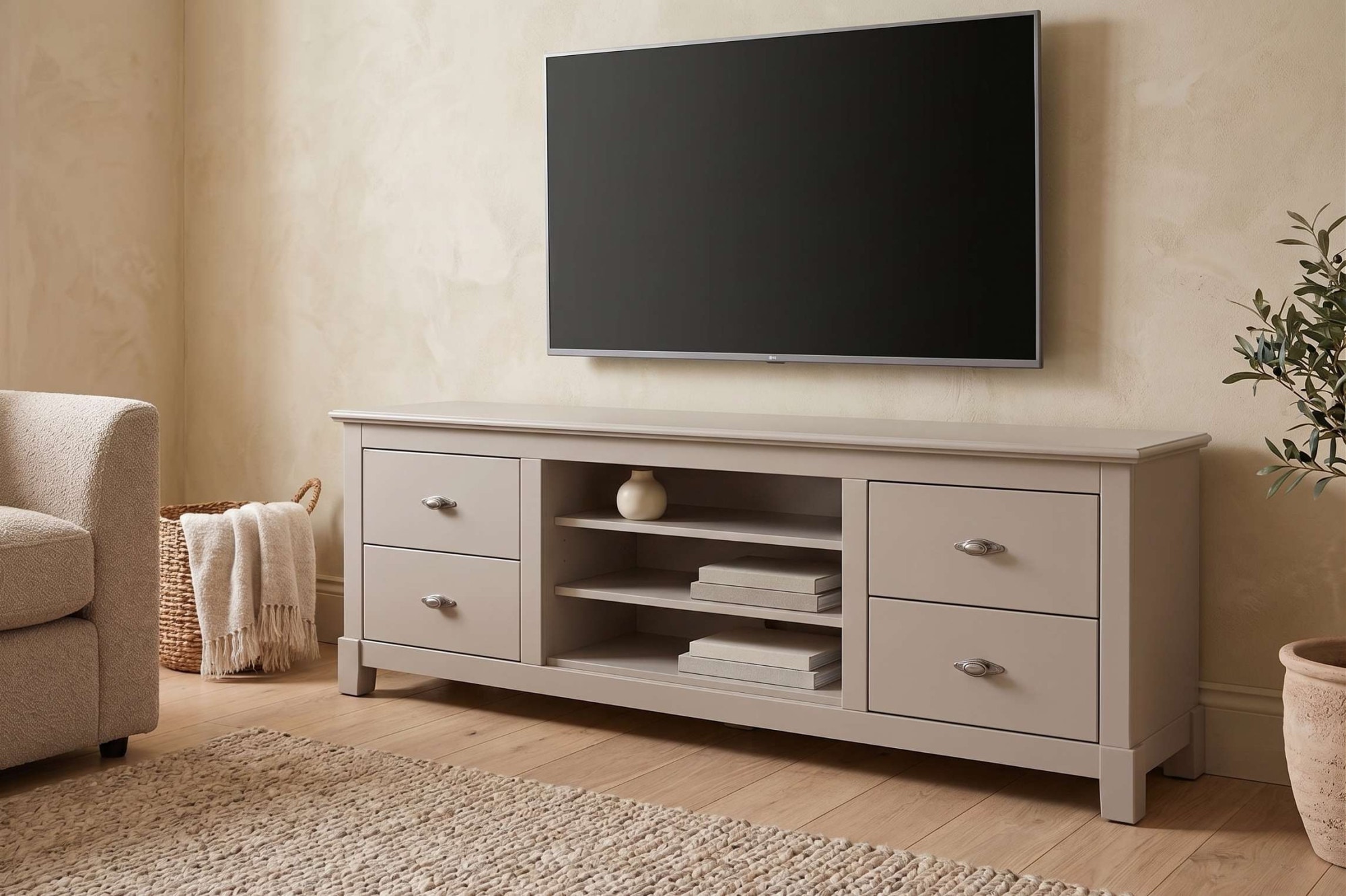 OTTO home Lowboard »Rauna, TV-Bank, TV-Kommode, Landhausstil« Breite 200 cm, FSC®-zertifiziertes Massivholz, Kiefer