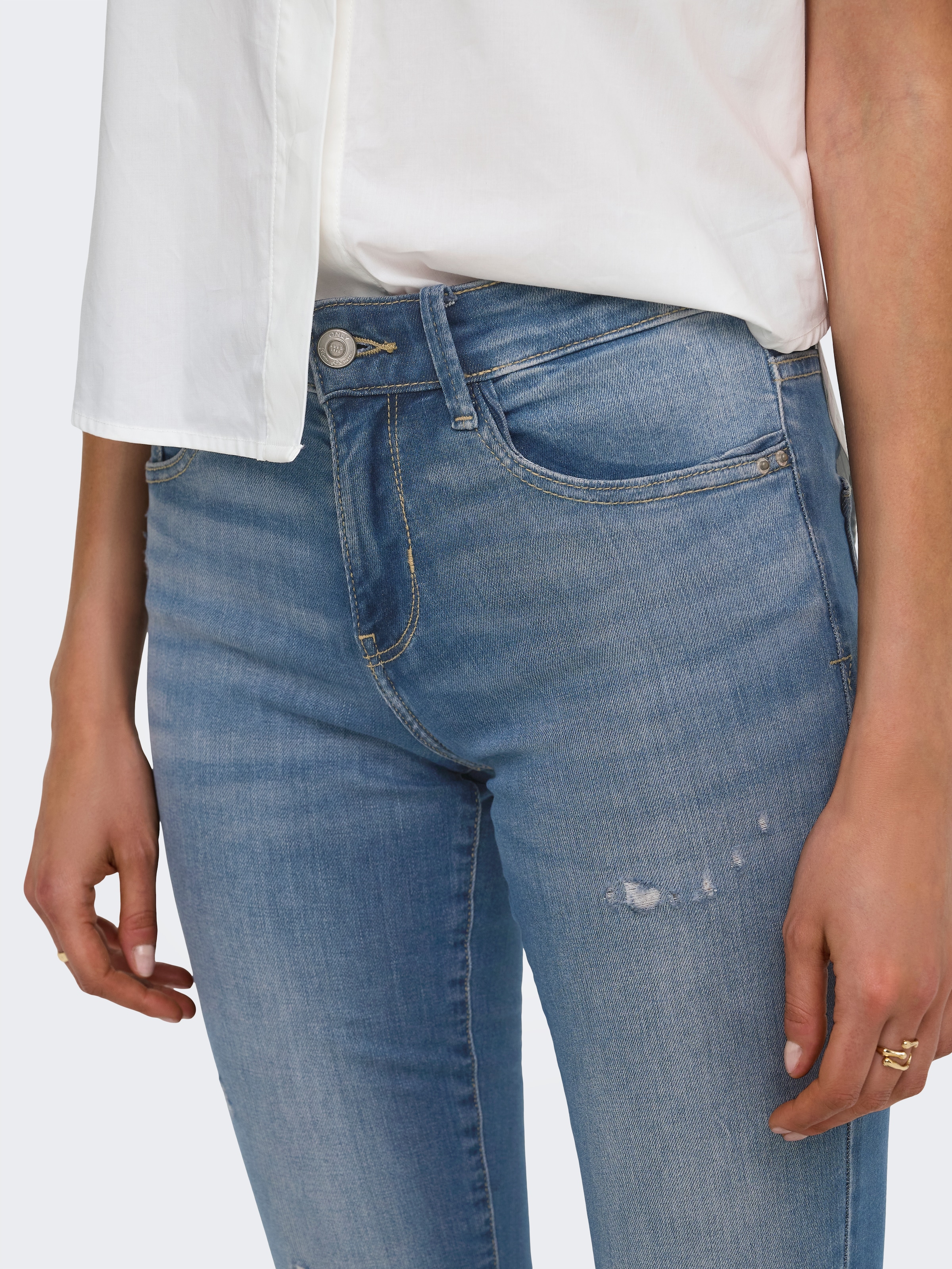 ONLY Skinny-fit-Jeans »ONLBLUSH MW SK DET DES BACK EMB DNM« Baumwollmischung, Destroyed Details, Stickerei an Gesäßtasche
