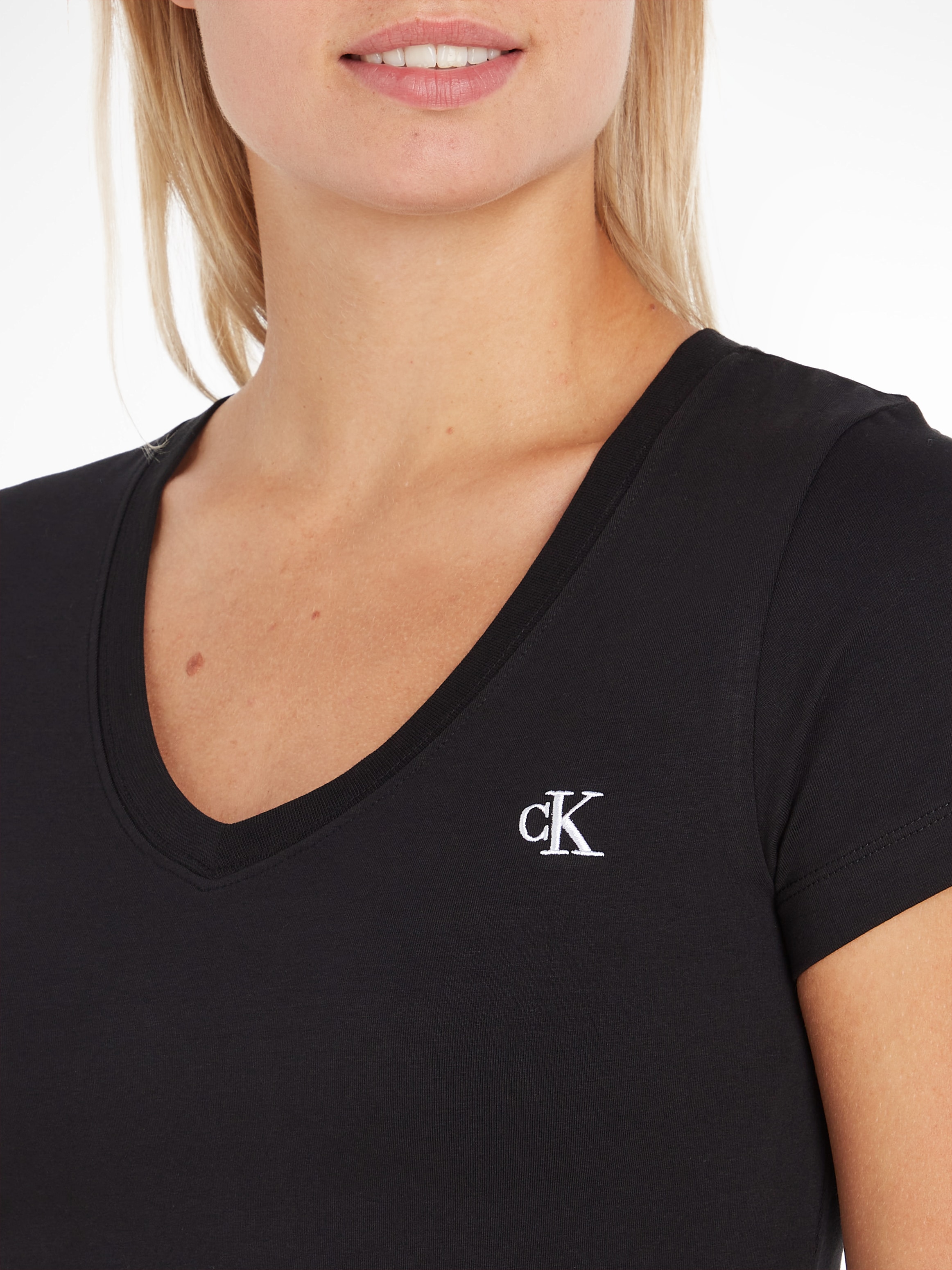 Calvin Klein Jeans V-Shirt »CK EMBROIDERY STRETCH V-NECK«, mit kleiner Calvin Klein Logo-Stickerei auf Brusthöhe