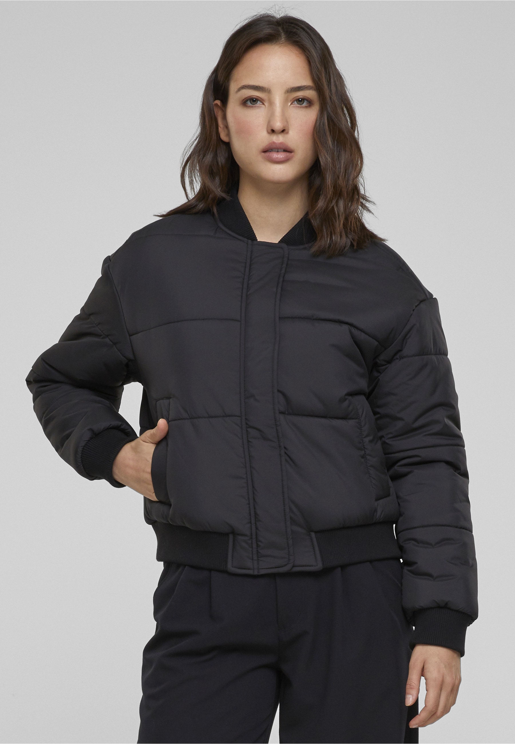URBAN CLASSICS Winterjacke »Urban Classics Damen Ladies Puffer Blouson« 1 Stk. tlg. ohne Kapuze