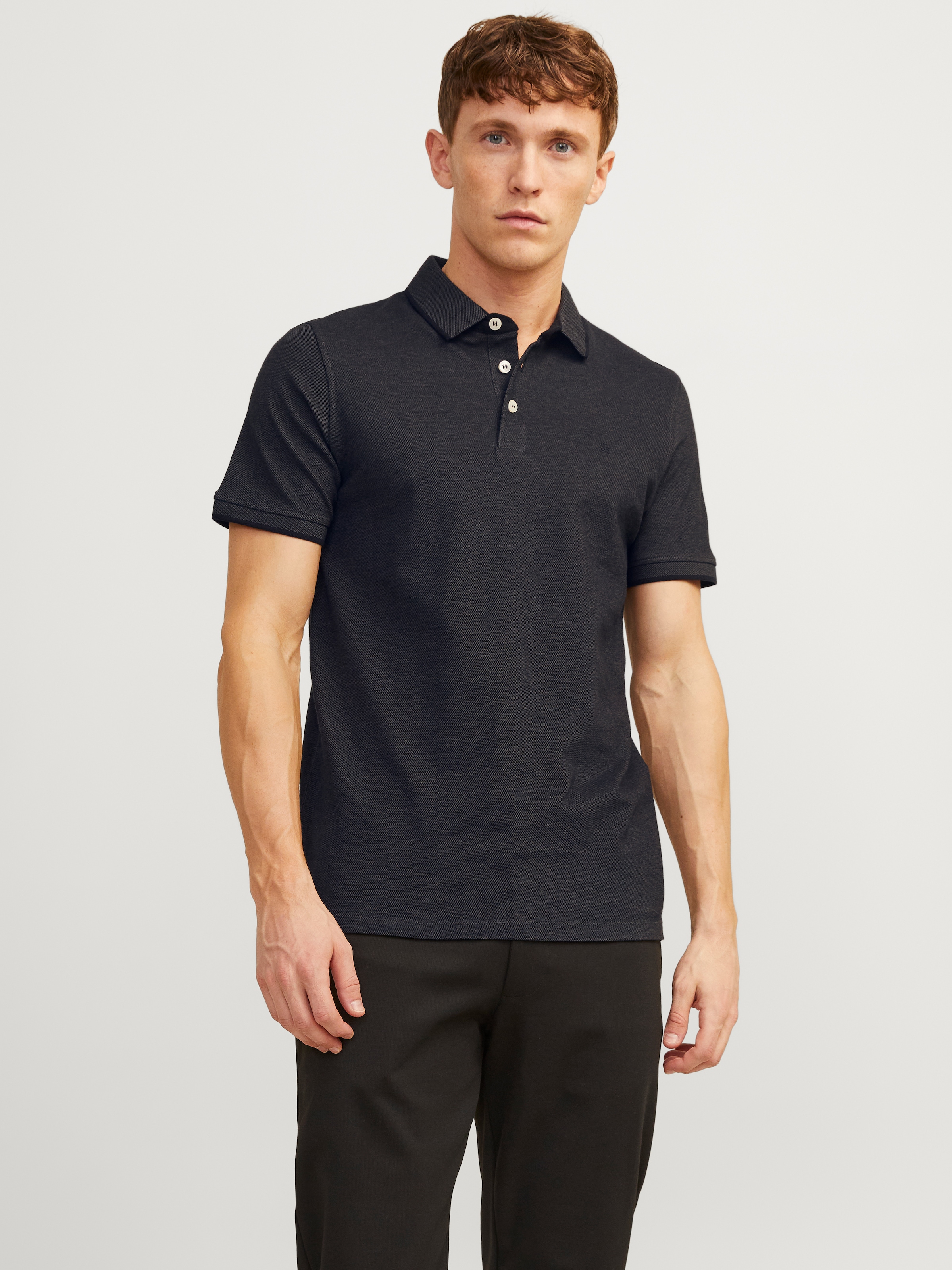 Jack & Jones Poloshirt "JJEPAULOS Poloshirt mit klassischem Kragen und figurbetonter Form" Logostickerei, modisch, schmal, Baumwolle, Polokragen