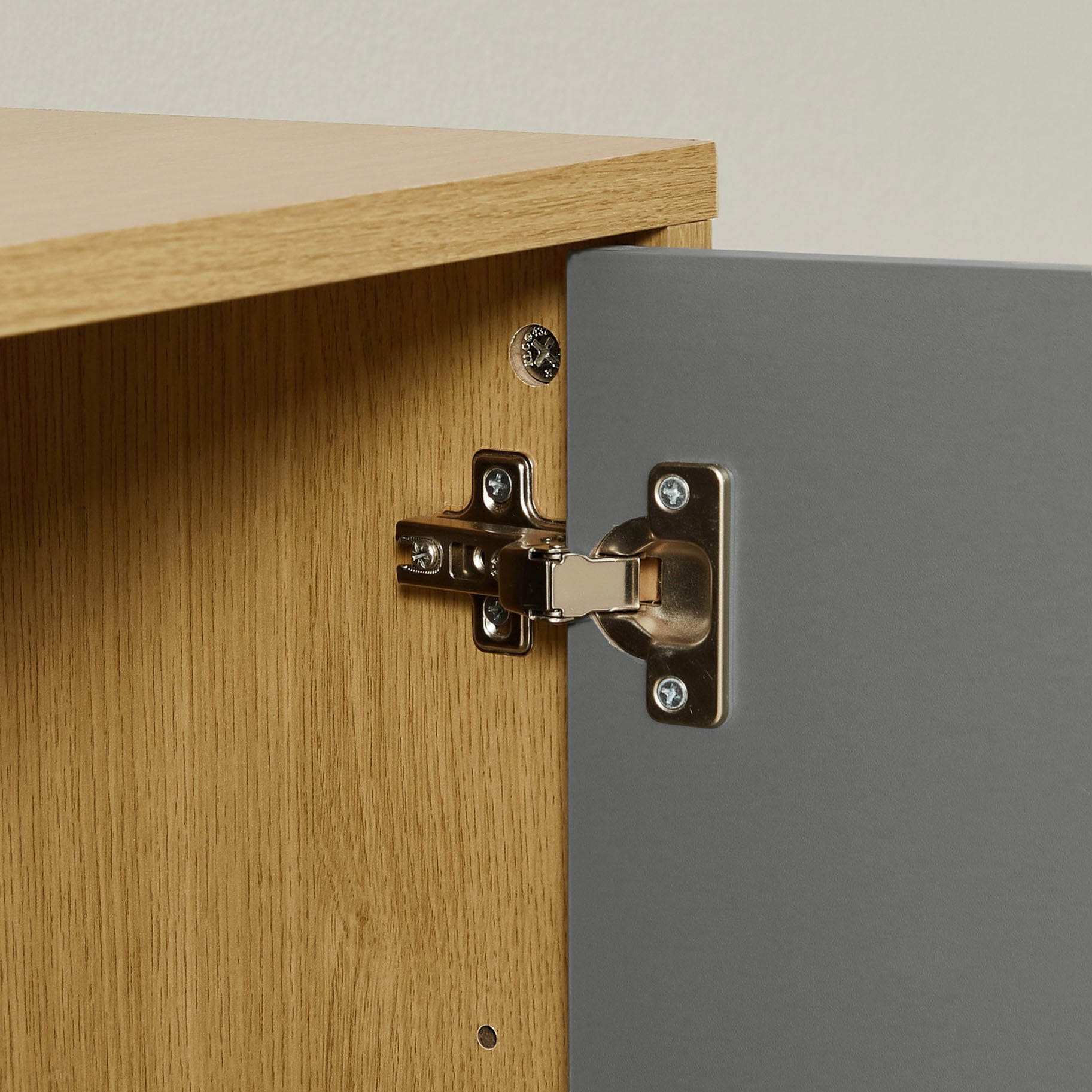 Leonique Sideboard »Avril« Korpus aus Melamin & MDF, ABS-Kunststoff Kanten, Soft-Close-Funktion