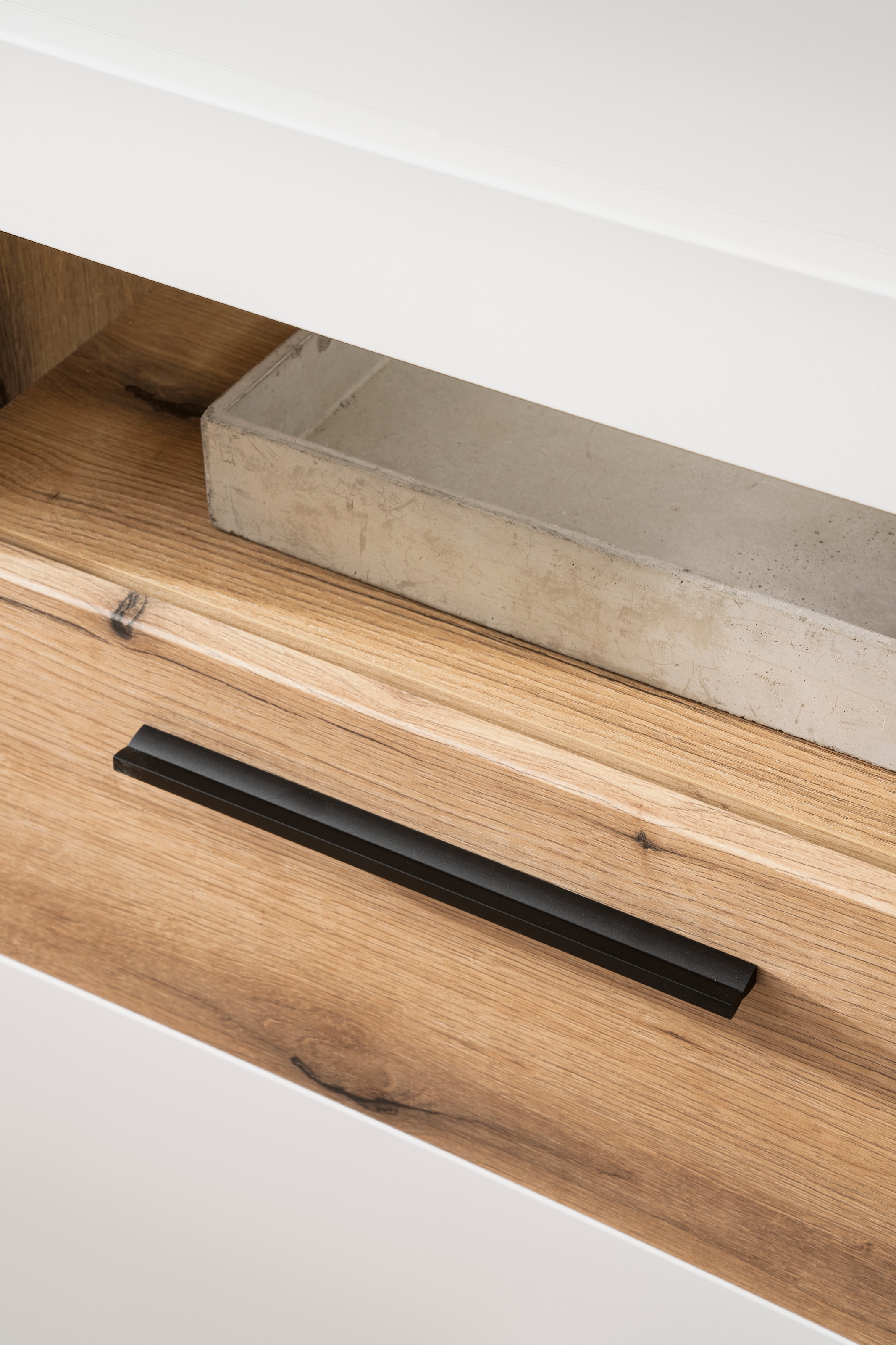 INOSIGN Sideboard »Salerno, moderner Schrank, Highboard in Weiß mit Eiche Evoke Dekor«, Metallgriffe, ausreichend Stauraum, vielseitig einsetzbar, 205cm breit