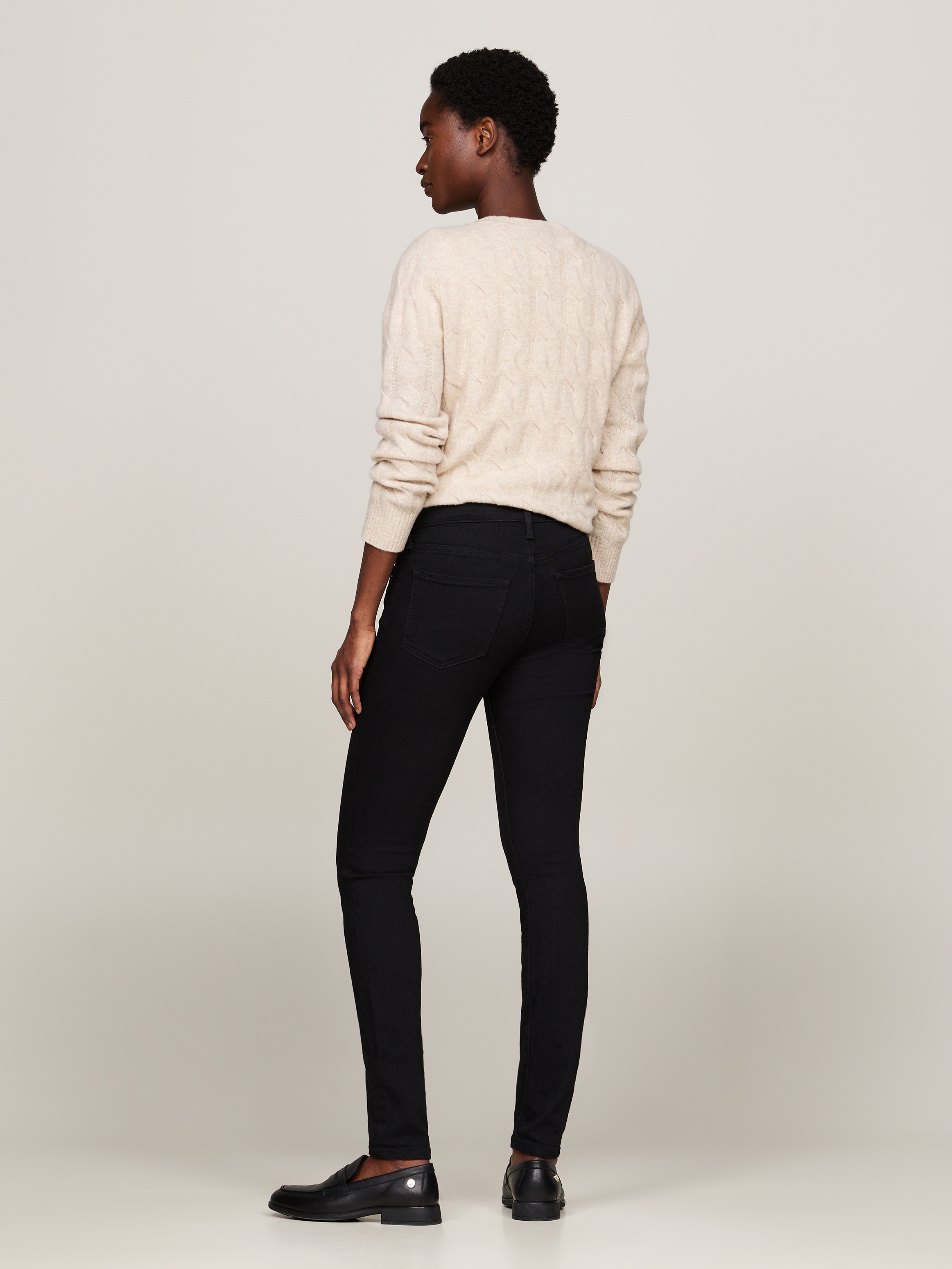 Tommy Hilfiger Skinny-fit-Jeans »COMO SKINNY RW BLACK«, mit Tommy Hilfiger Logo-Badge