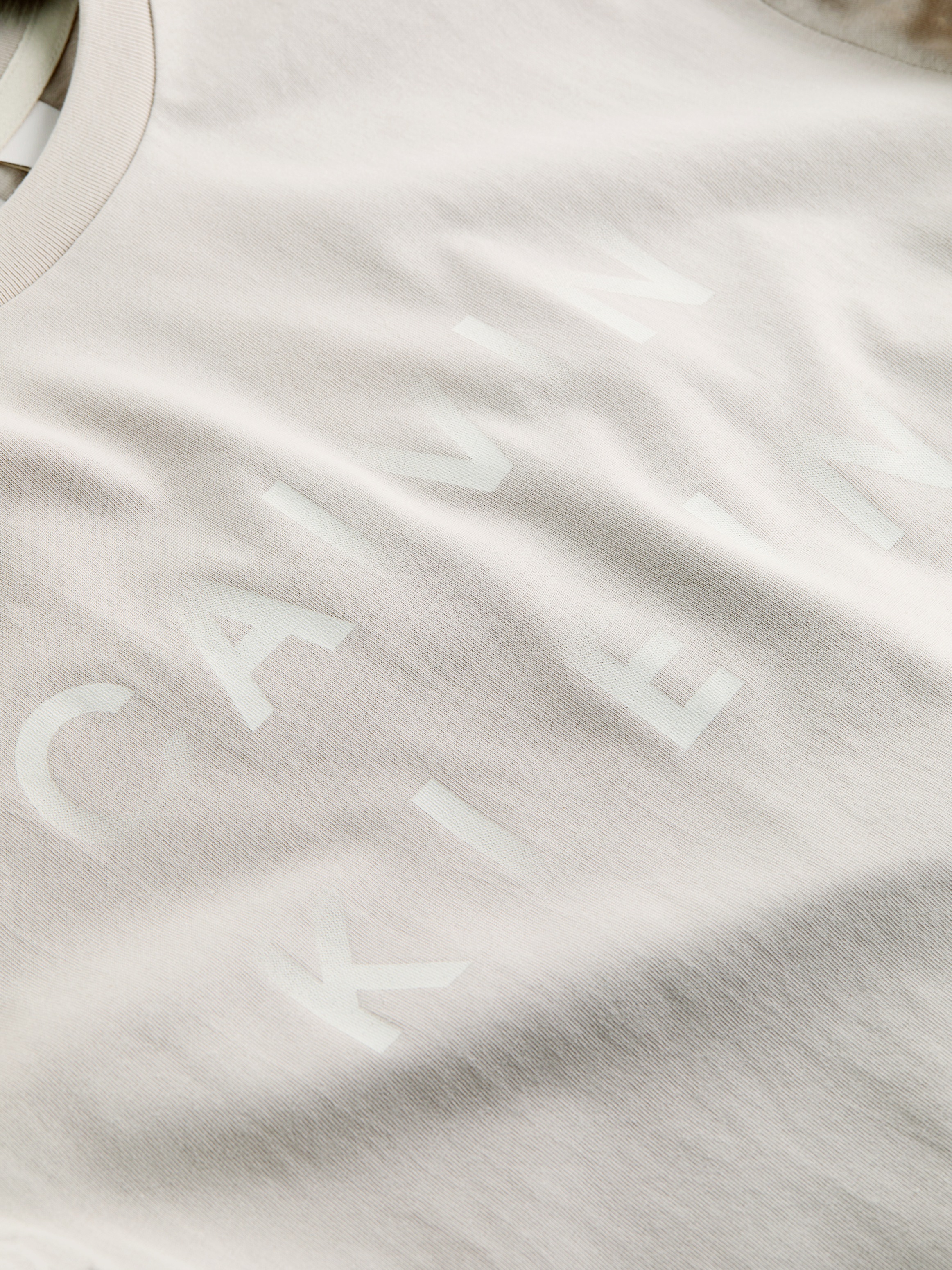 Calvin Klein T-Shirt »CP-ENLARGED LOGO T-SHIRT«, mit Logo auf der Brust