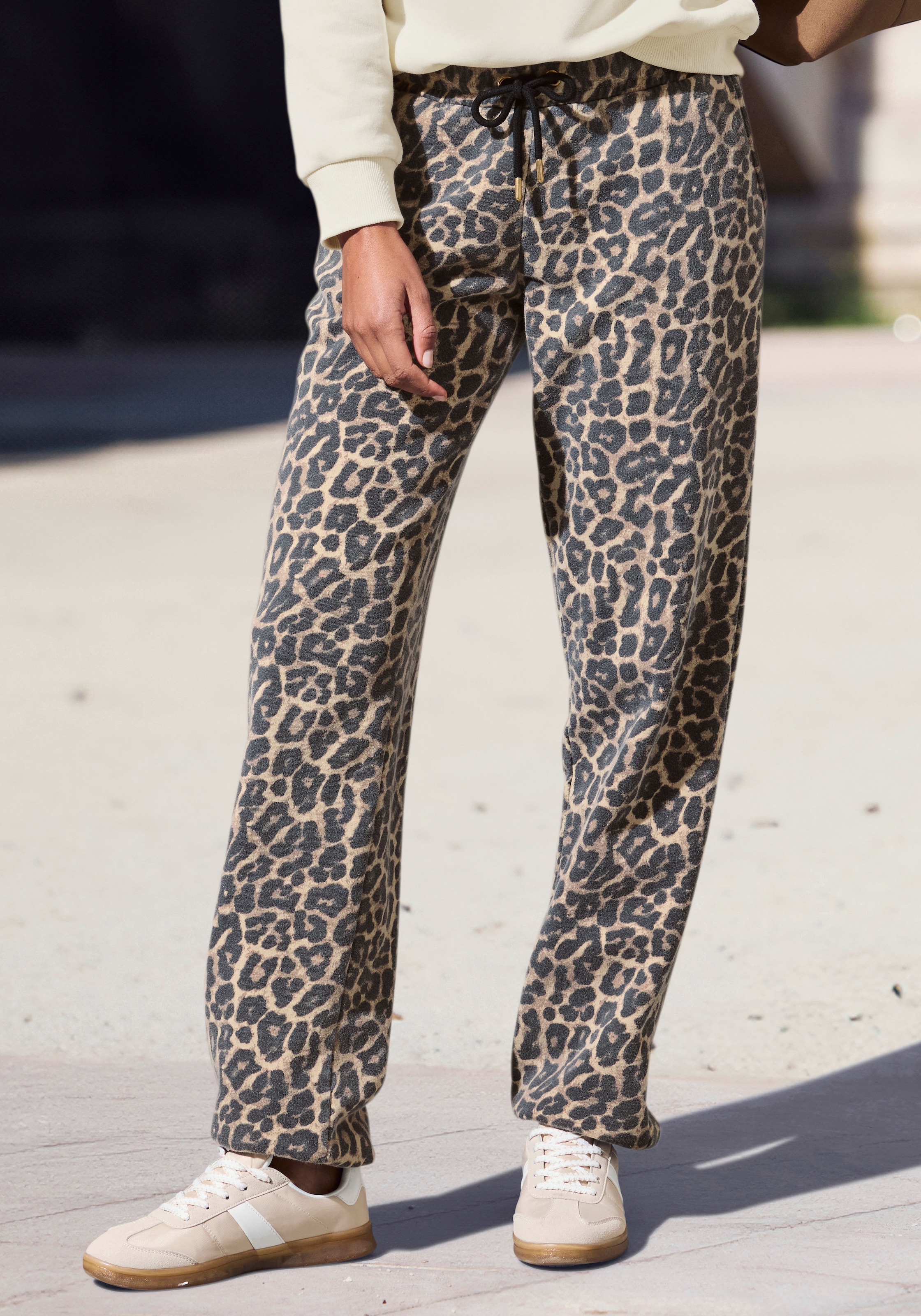 Buffalo Sweathose Allover Leo Print günstig online kaufen