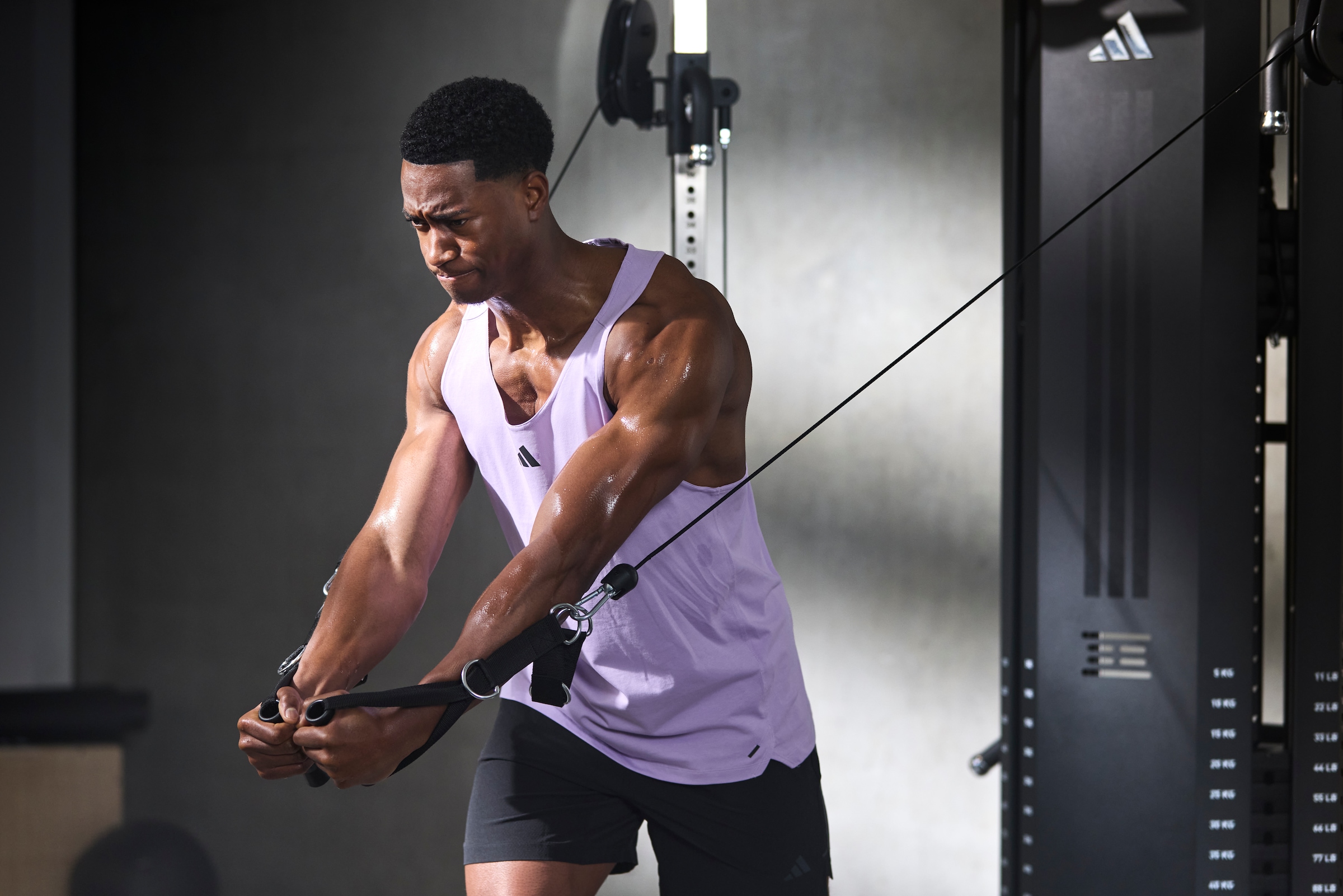 adidas Performance Trainingsstation »adidas Cable Crossover - Kabelzugstation mit Rack« 2 Gewichtsblöcke 2×80 kg Kabelzug, Rack, 40-fach verstellbar & Landmineen)