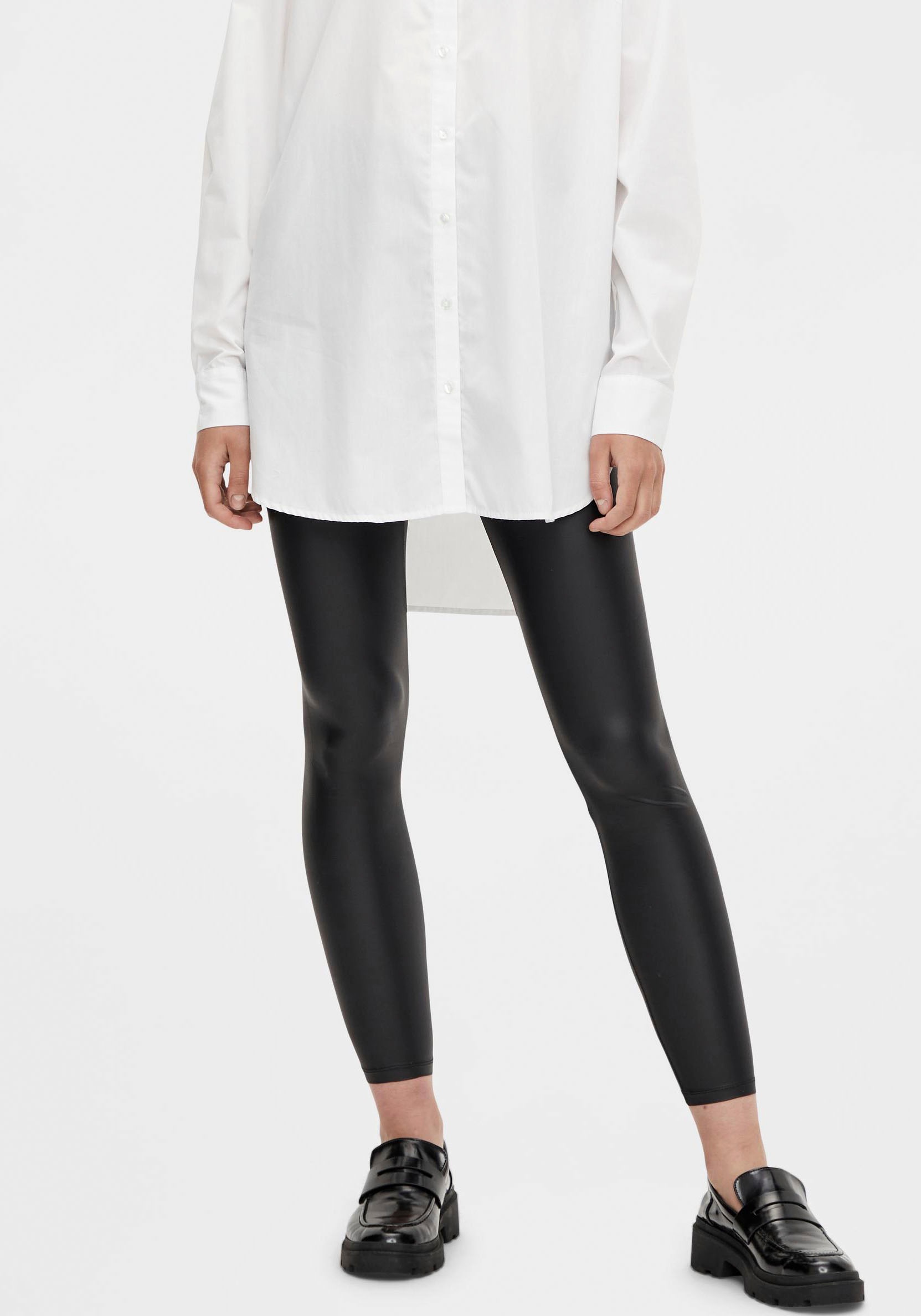 Thumbnail - pieces Leggings "PCNEW SHINY HW LEGGINGS NOOS" mit PU-Beschichtung