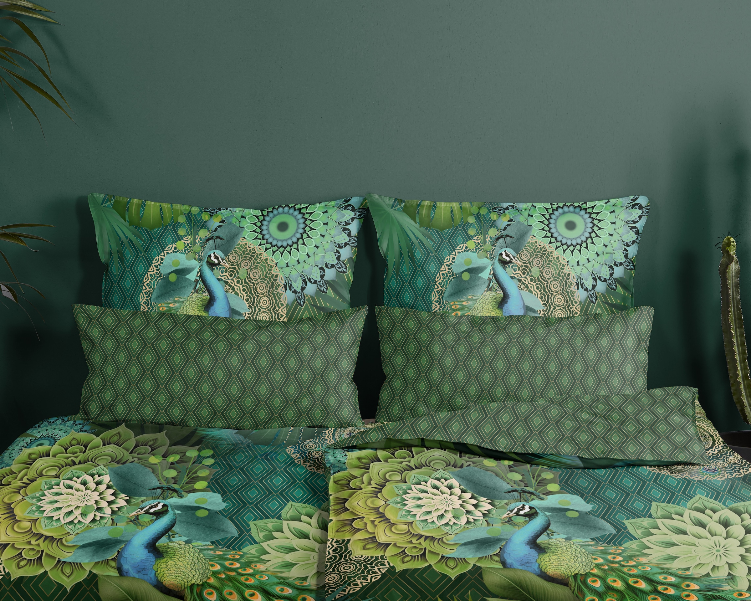 hip Wendebettwäsche »Agatha«, Mako-Satin, Reißverschluss, Wendeoptik, Mandala, Pfau, Grün