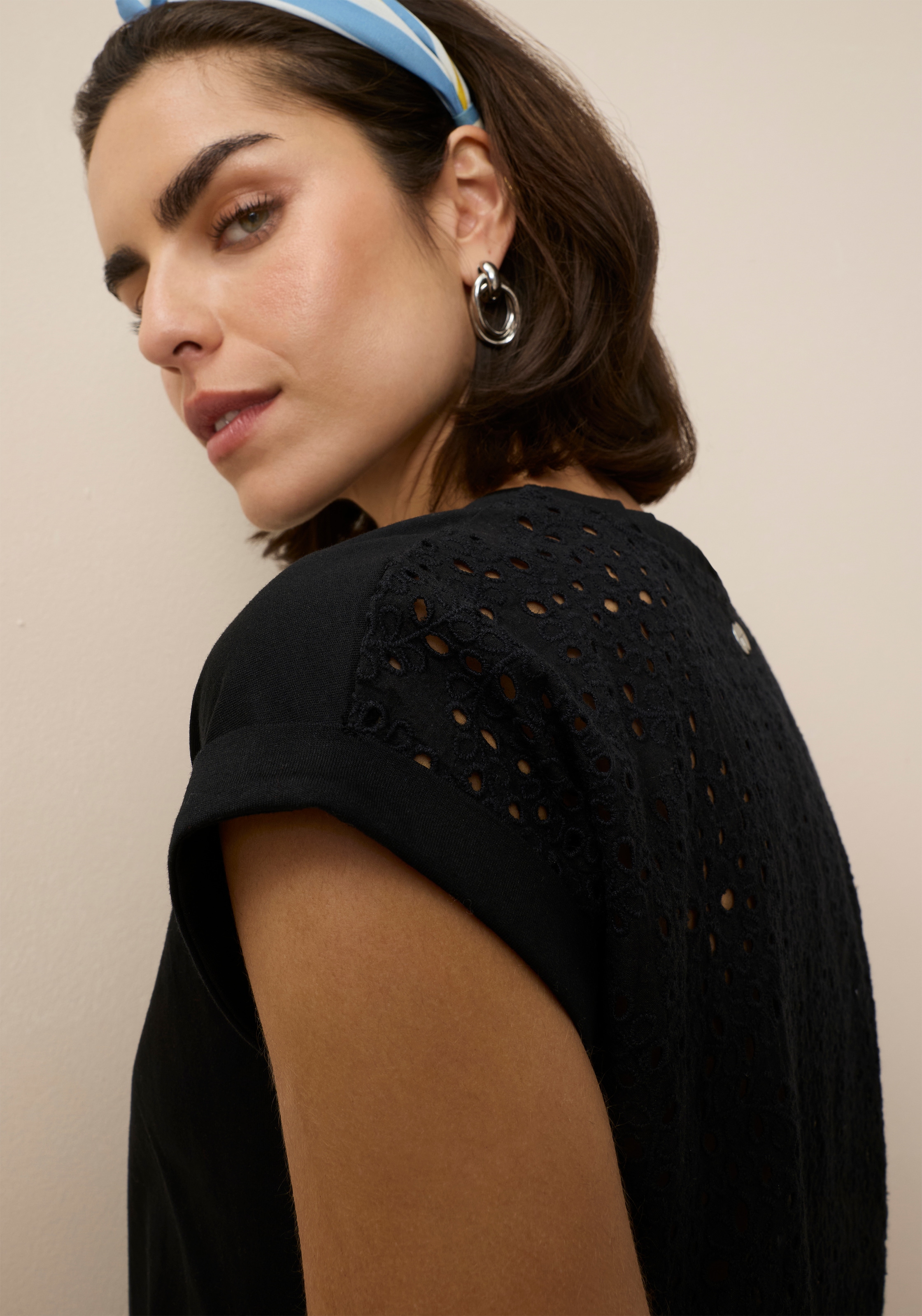 Tamaris Spitzenshirt mit femininer Lochstickerei, femininer Stil