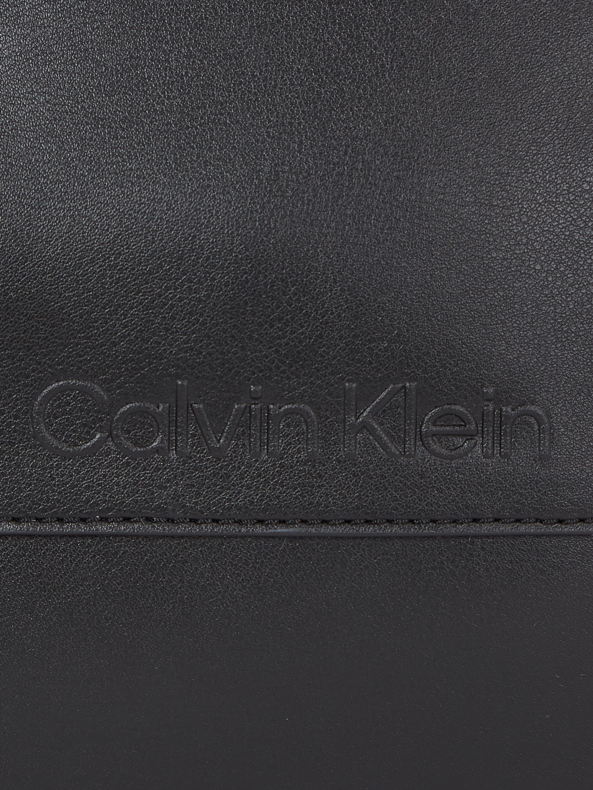 Calvin Klein Ck Must Phone Pouch Xbody-emb Mn - Mobile accessories 