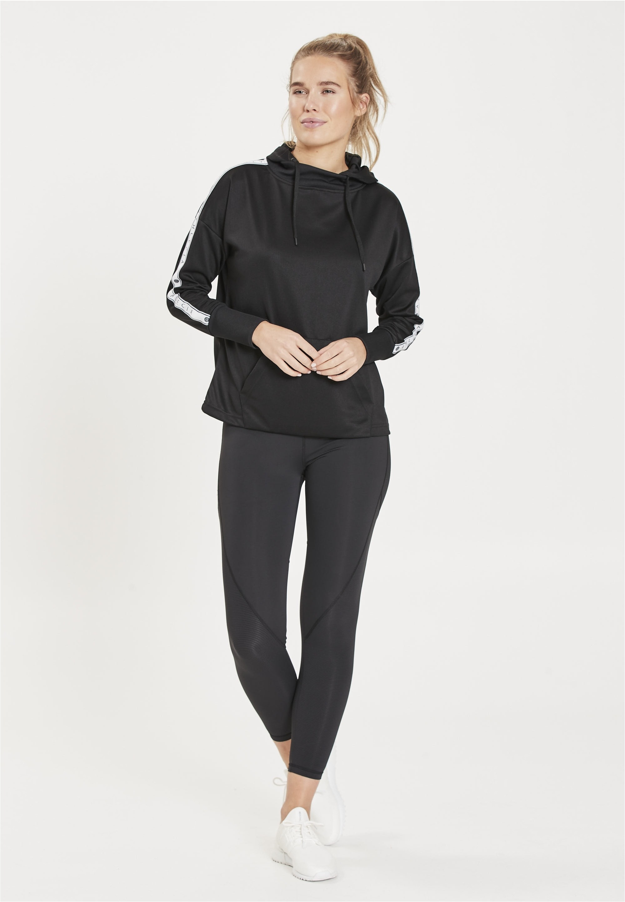 ATHLECIA Kapuzensweatshirt »Sella W«, mit hippen Logoprint-Streifen