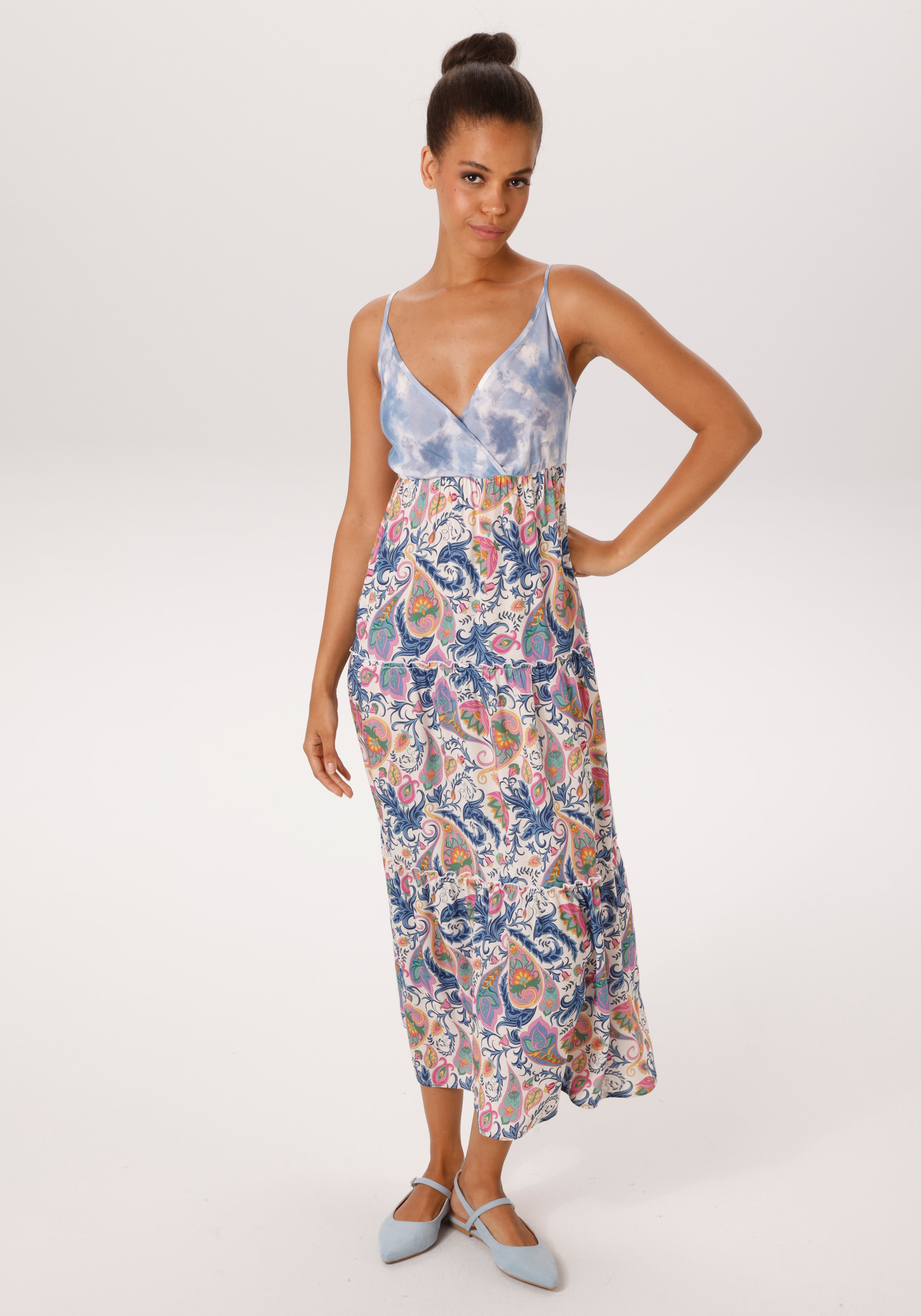 Aniston CASUAL Sommerkleid im trendigen Muster-Mix