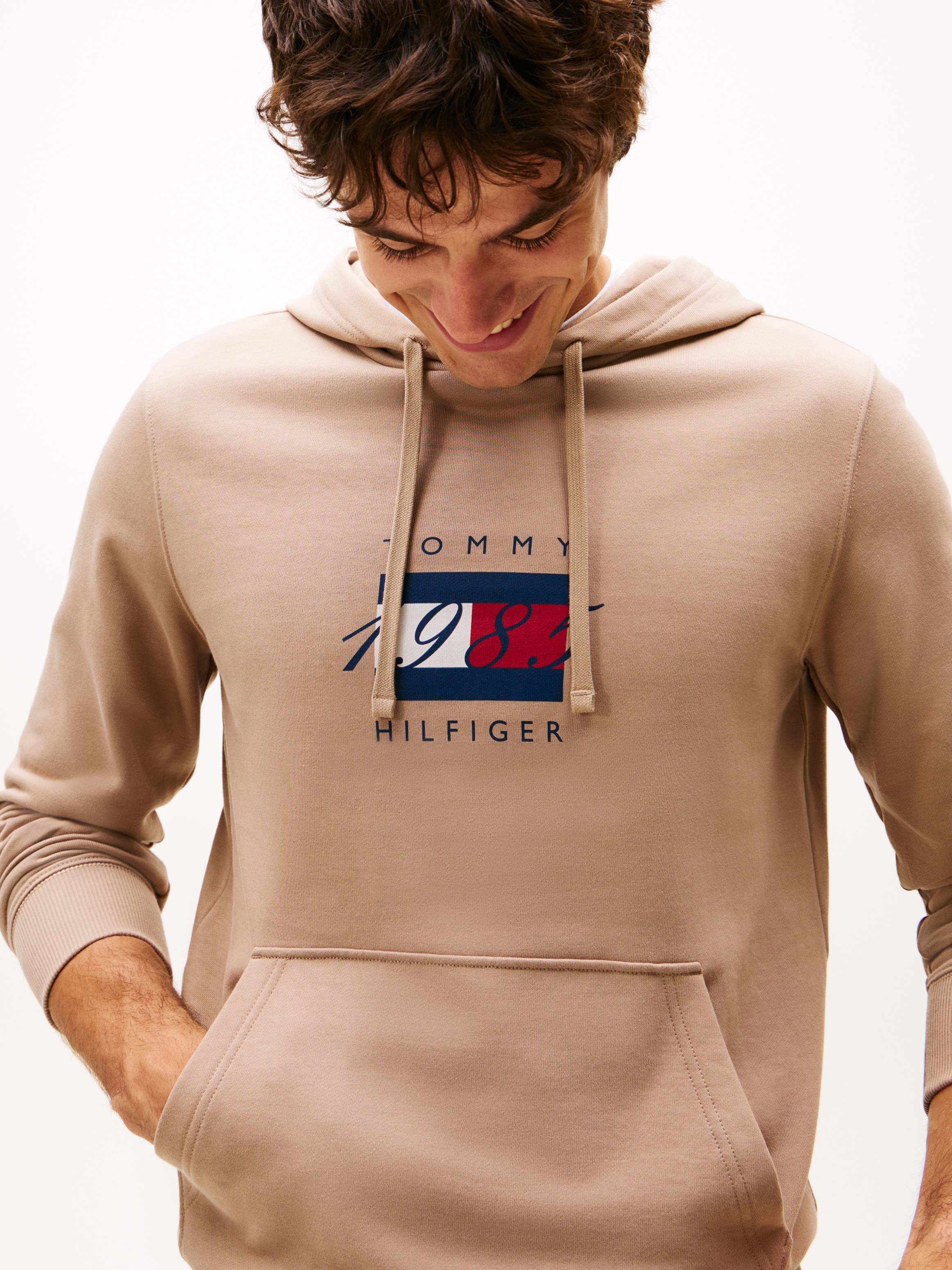 Tommy Hilfiger Kapuzensweatshirt »LINEAR FLAG GRAPHIC«, Regular Fit, Hoodie, Kapuze mit Tunnelzug