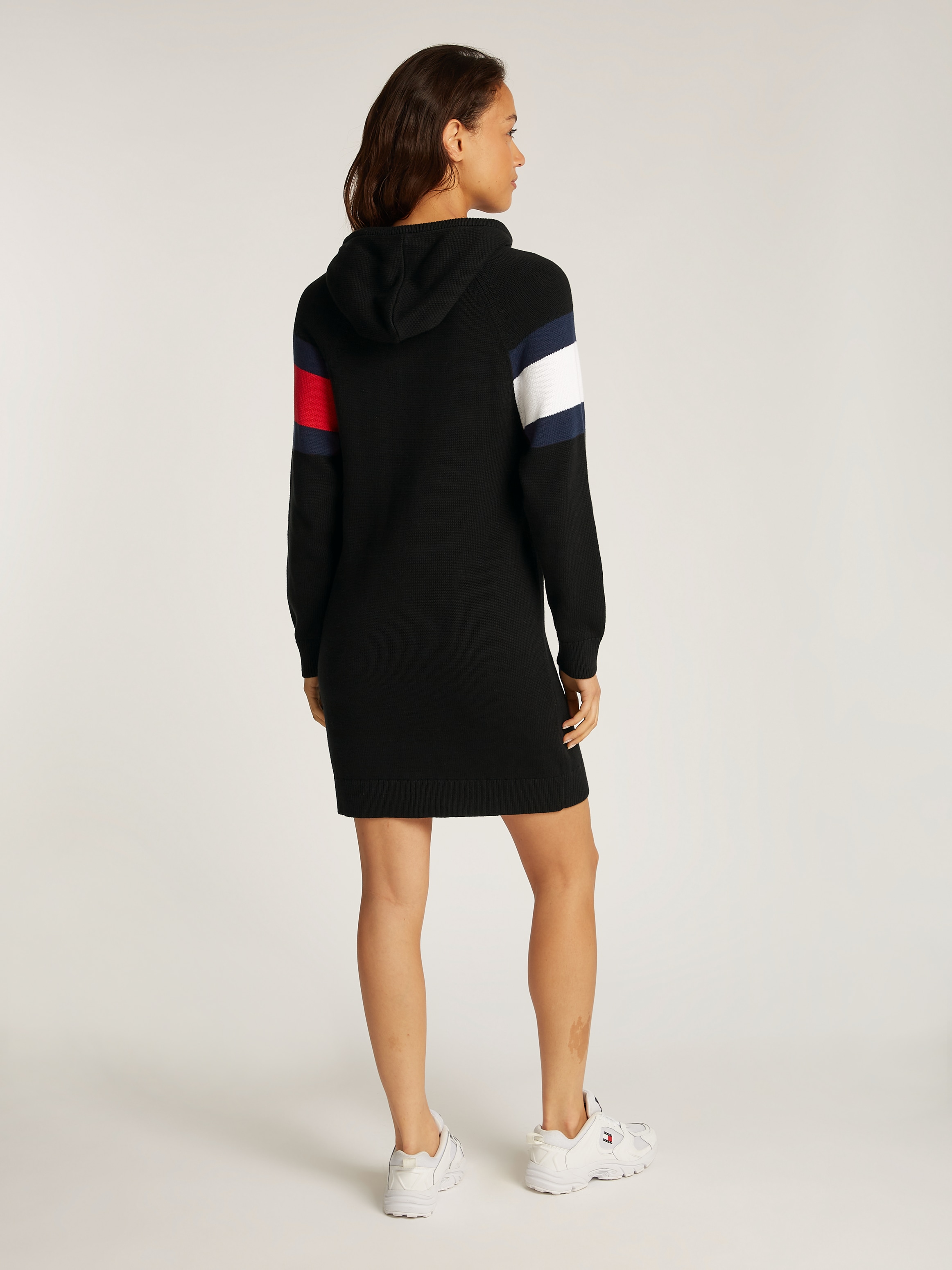 Tommy Jeans Curve Sweatkleid »TJW FLAG HOOD SWEATER DRESS EXT«, in Großen Größen, Kapuze, Logo-Flag