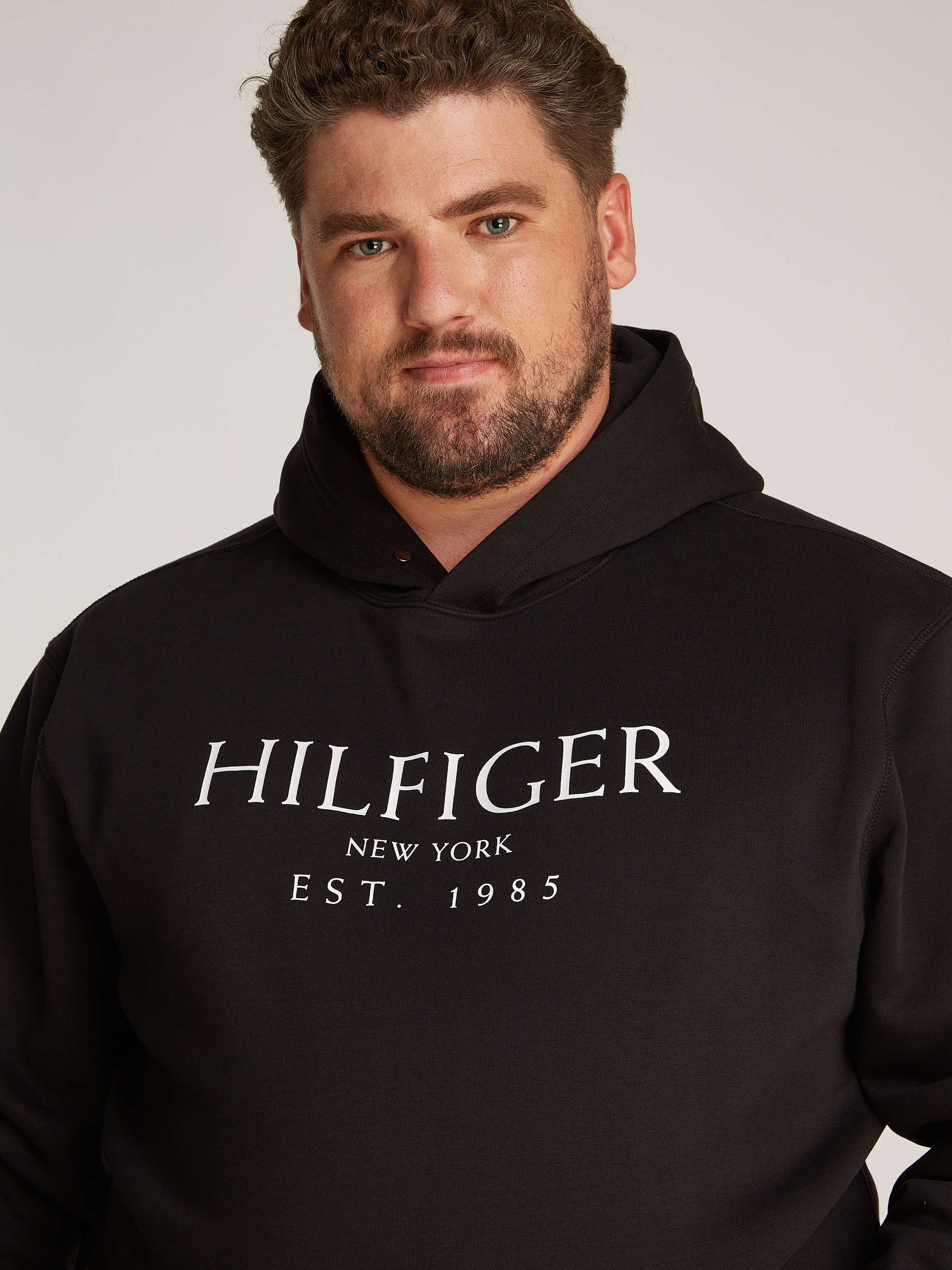 Tommy Hilfiger Big & Tall Hoodie »BT-BIG HILFIGER HOODY-B«, in Großen Größen, mit Logostickerei am Ärmel