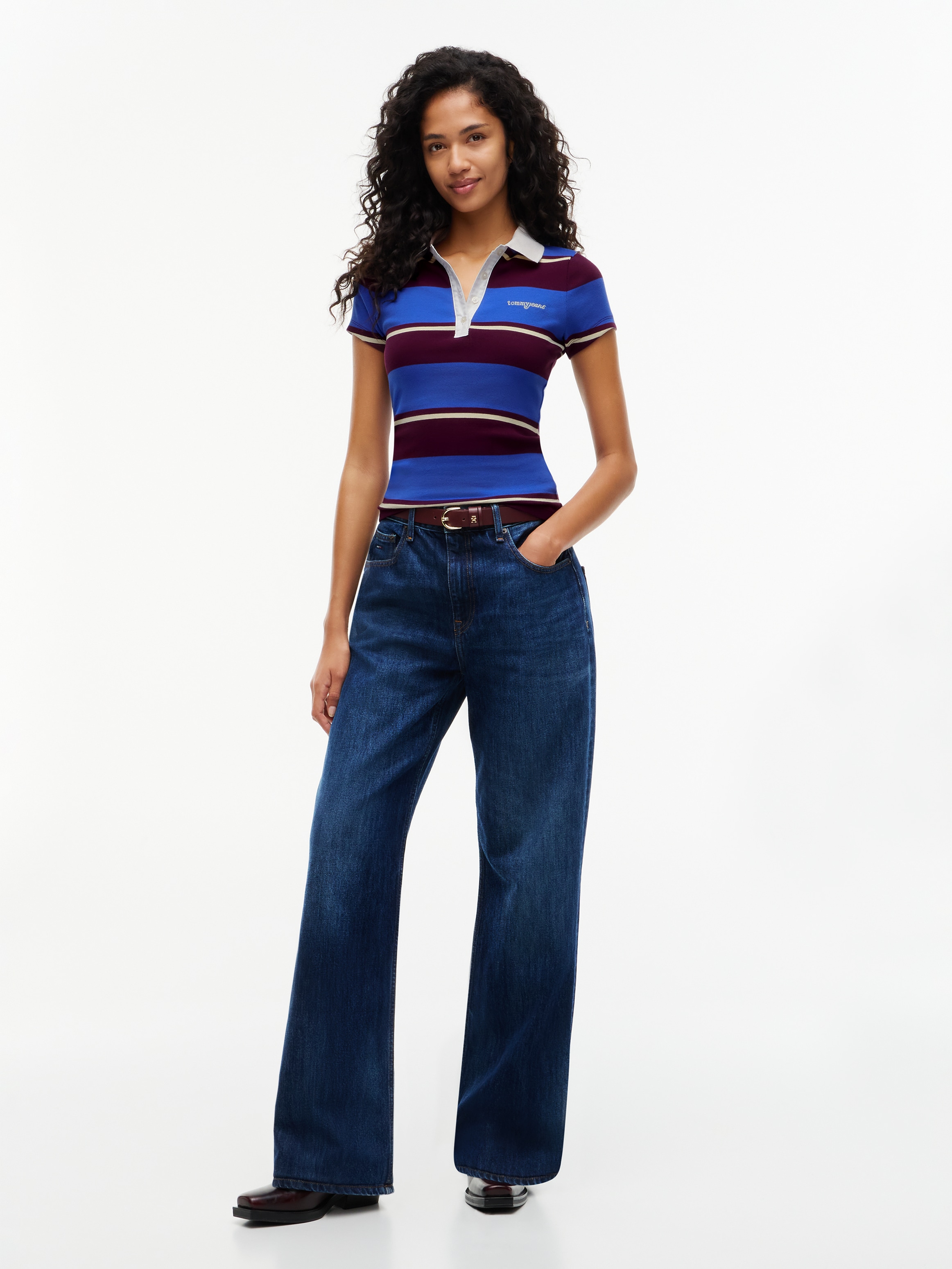 Tommy Jeans Poloshirt »TJW SLIM SCRIPT RIB SS POLO« Baumwollmischung, slim fit, figurbetont, in gerippter Struktur