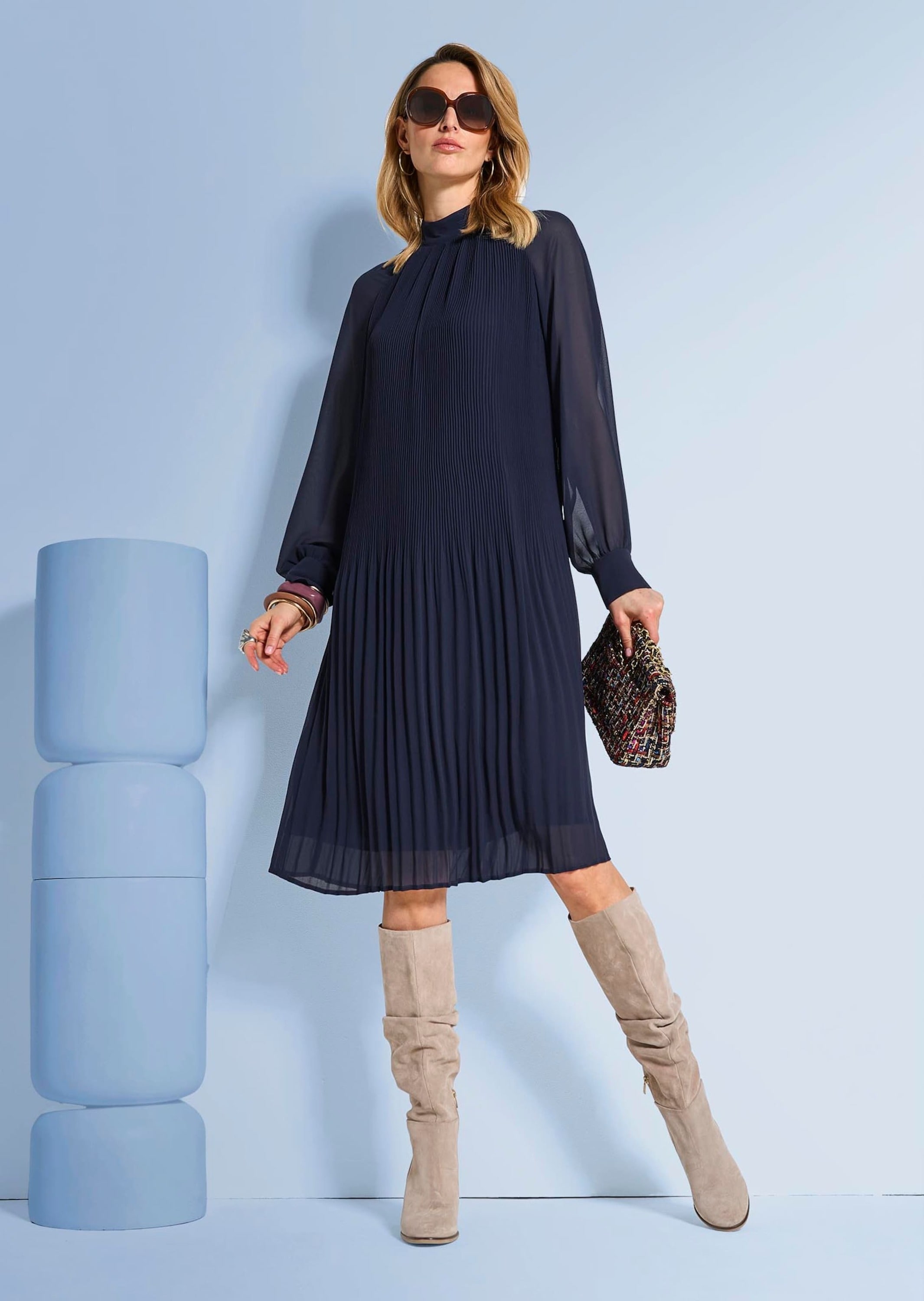 MADELEINE Midikleid »Kleid Plisseekleid mit Stehkragen« Ohne Tasche