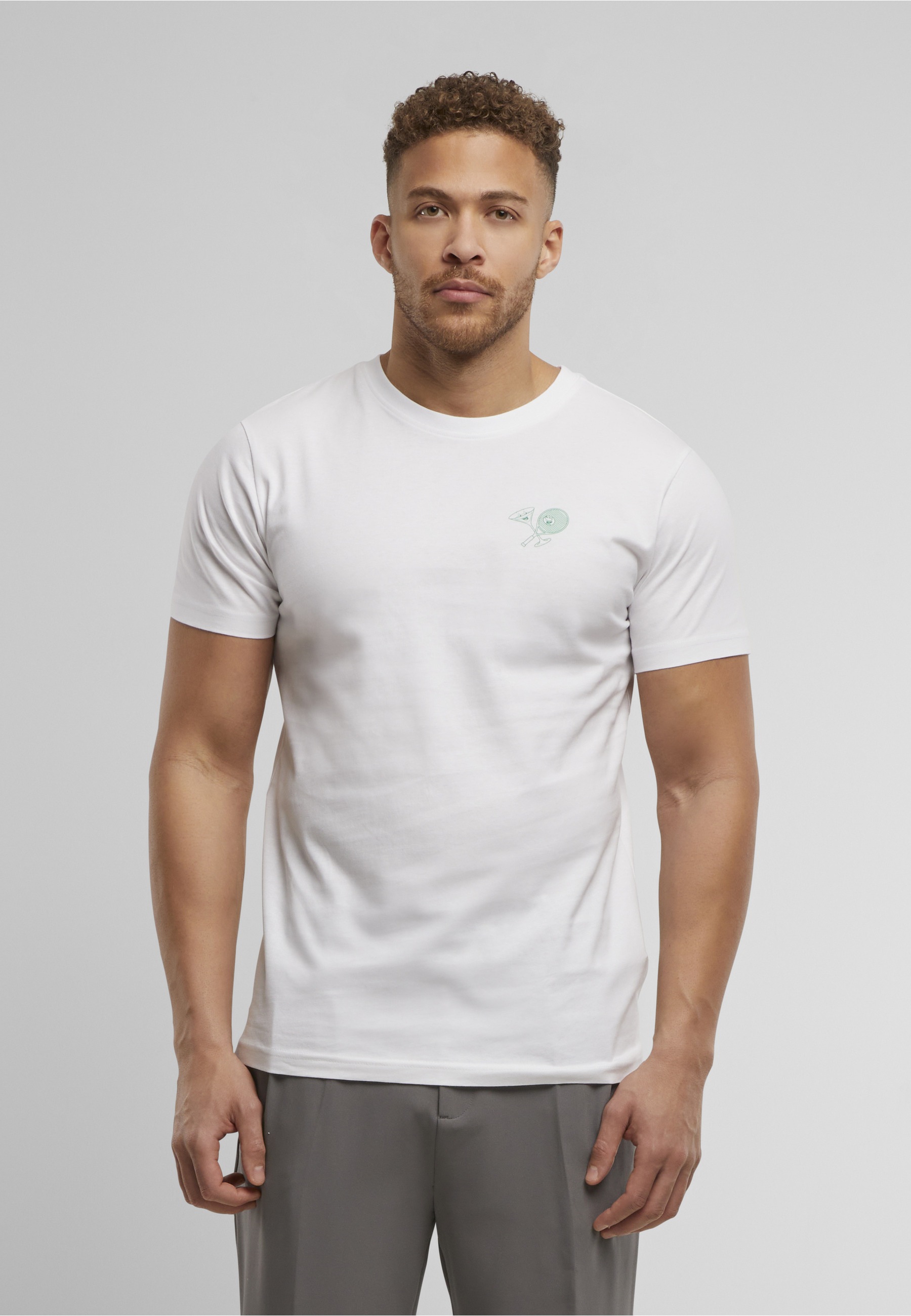 MisterTee T-Shirt »MisterTee Chasing Aces Smiling Faces Tee« 1 Stk.