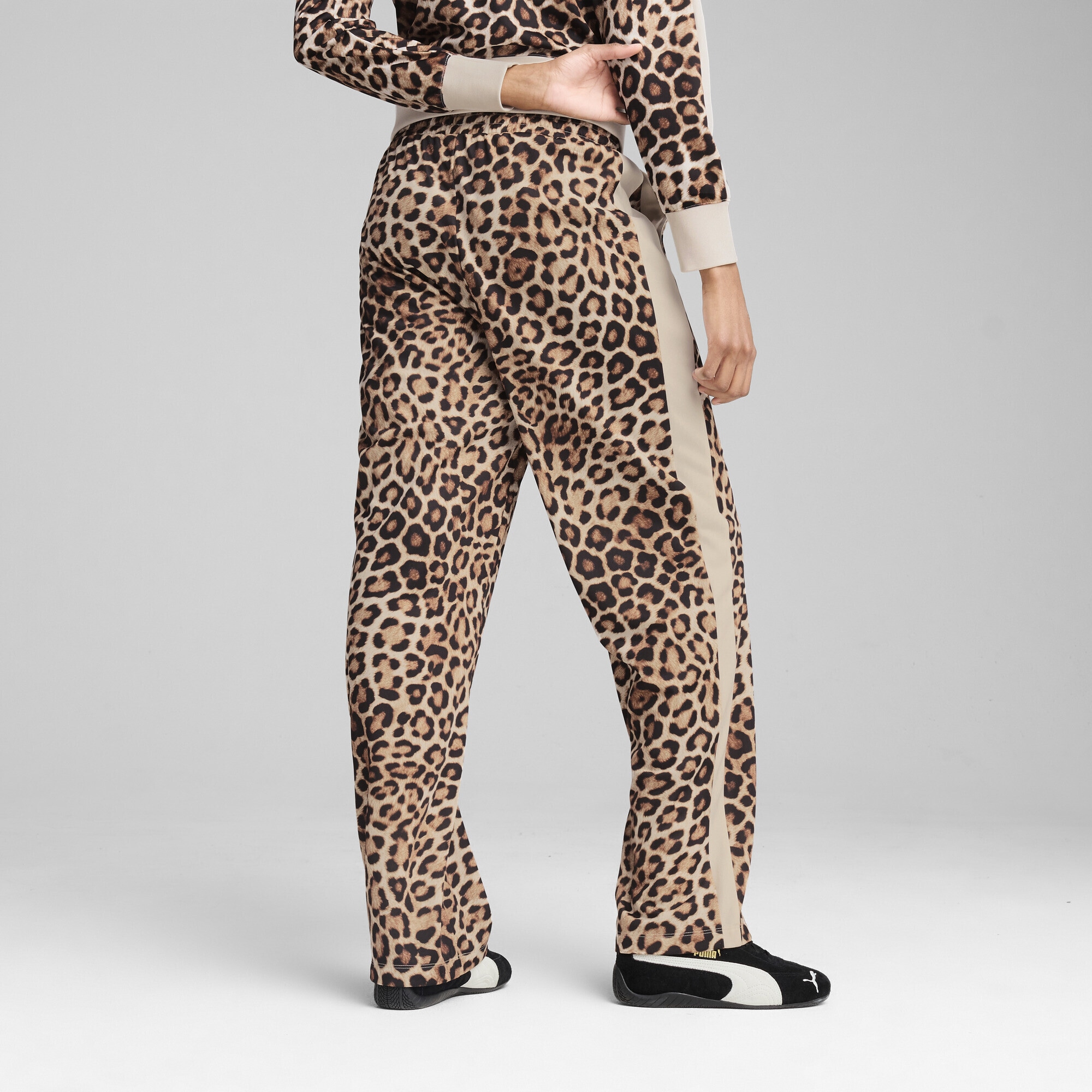 PUMA Sporthose »T7 LEO LUXE Straight Hose mit Allover-Print Damen«