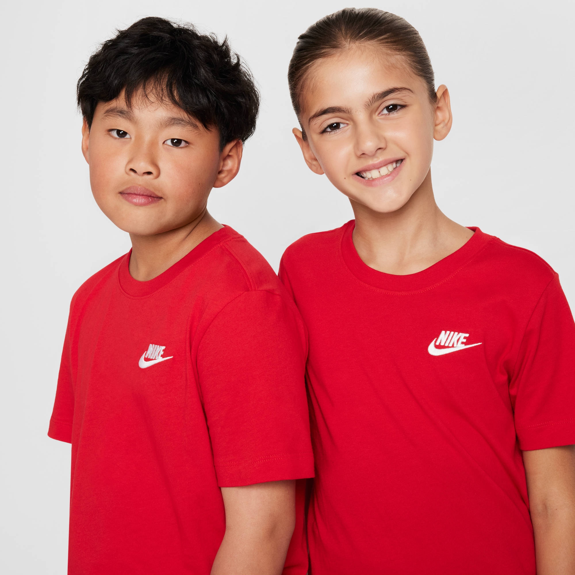 Nike Sportswear T-Shirt »K NSW TEE EMB FUTURA LBR« Für Kinder und Jugendliche