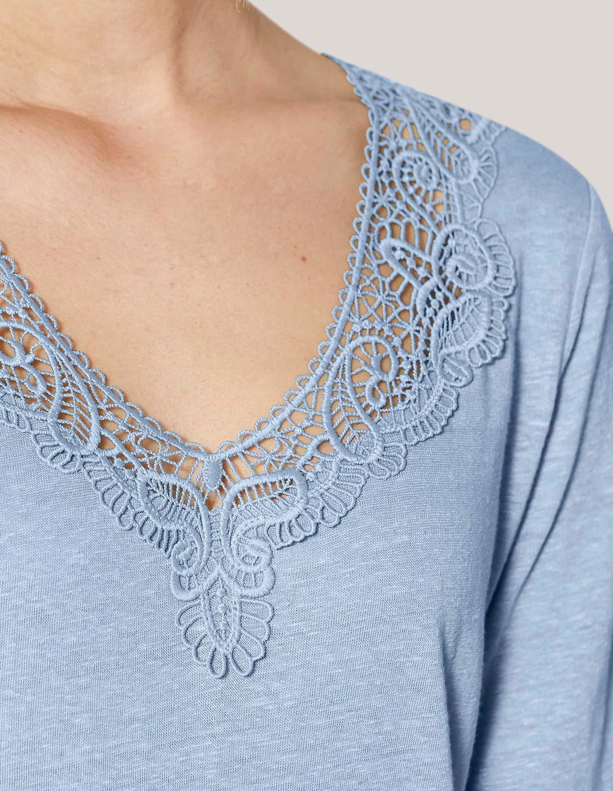 MADELEINE Kurzarmshirt »Shirt Kurzarm-Shirt aus Leinen mit feinem Spitzen-Akzent«