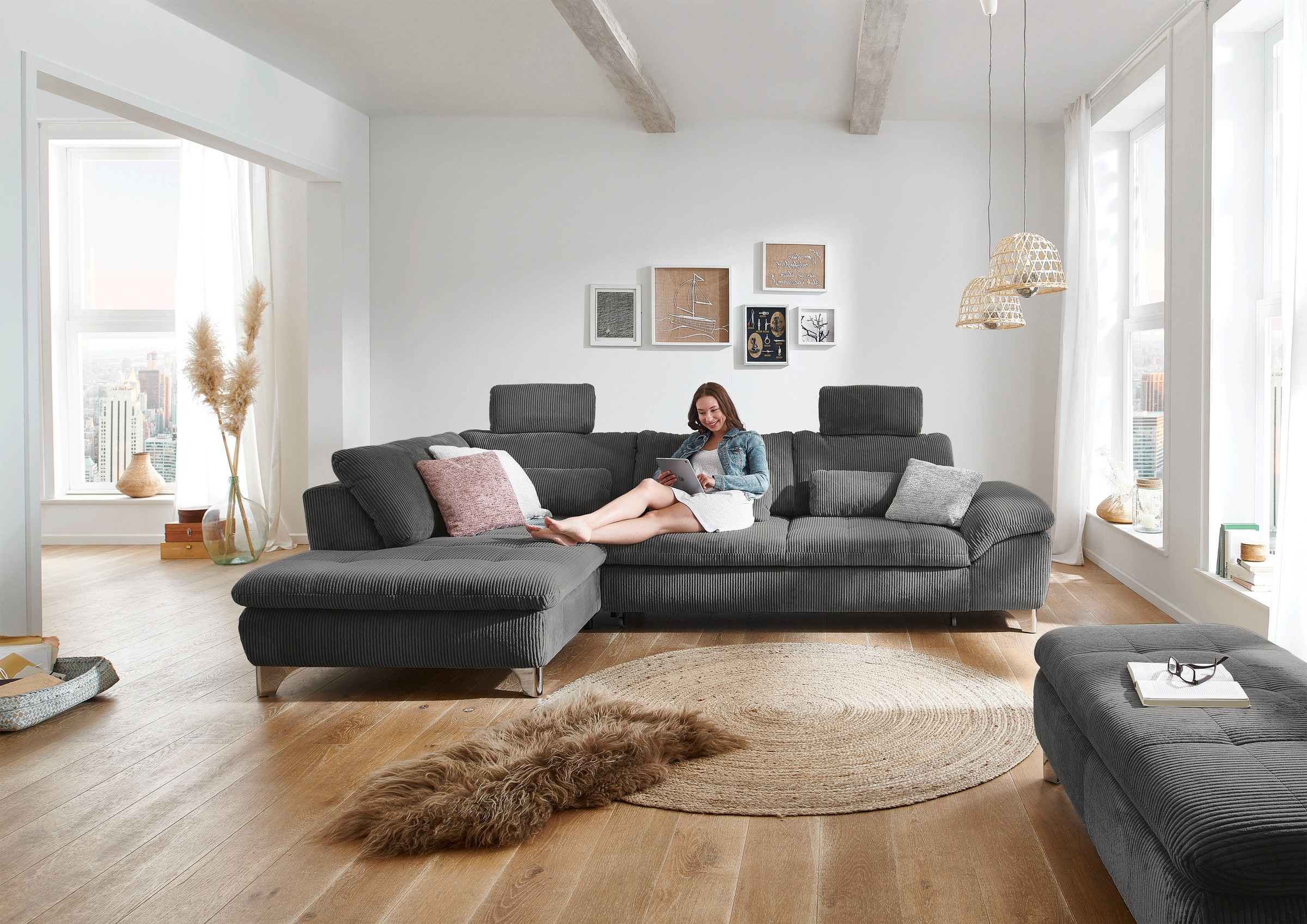 Die PlanBar Ecksofa »MP-IN14007 L-Form«, wahlweise mit Bettfunktion und verstellbaren Kopfstützen, in Cord