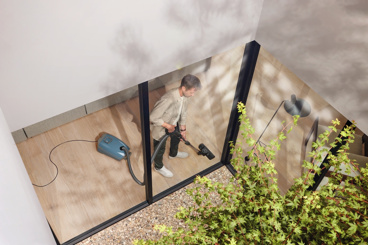 Miele Bodenstaubsauger »Guard L1 mit ComfortFit, Nachfolger Complete C3, 12m Aktionsradius«, 890 W, mit Beutel, Leistungsstark, Premium Design, komfortable Reinigung mit 2in1 Düse