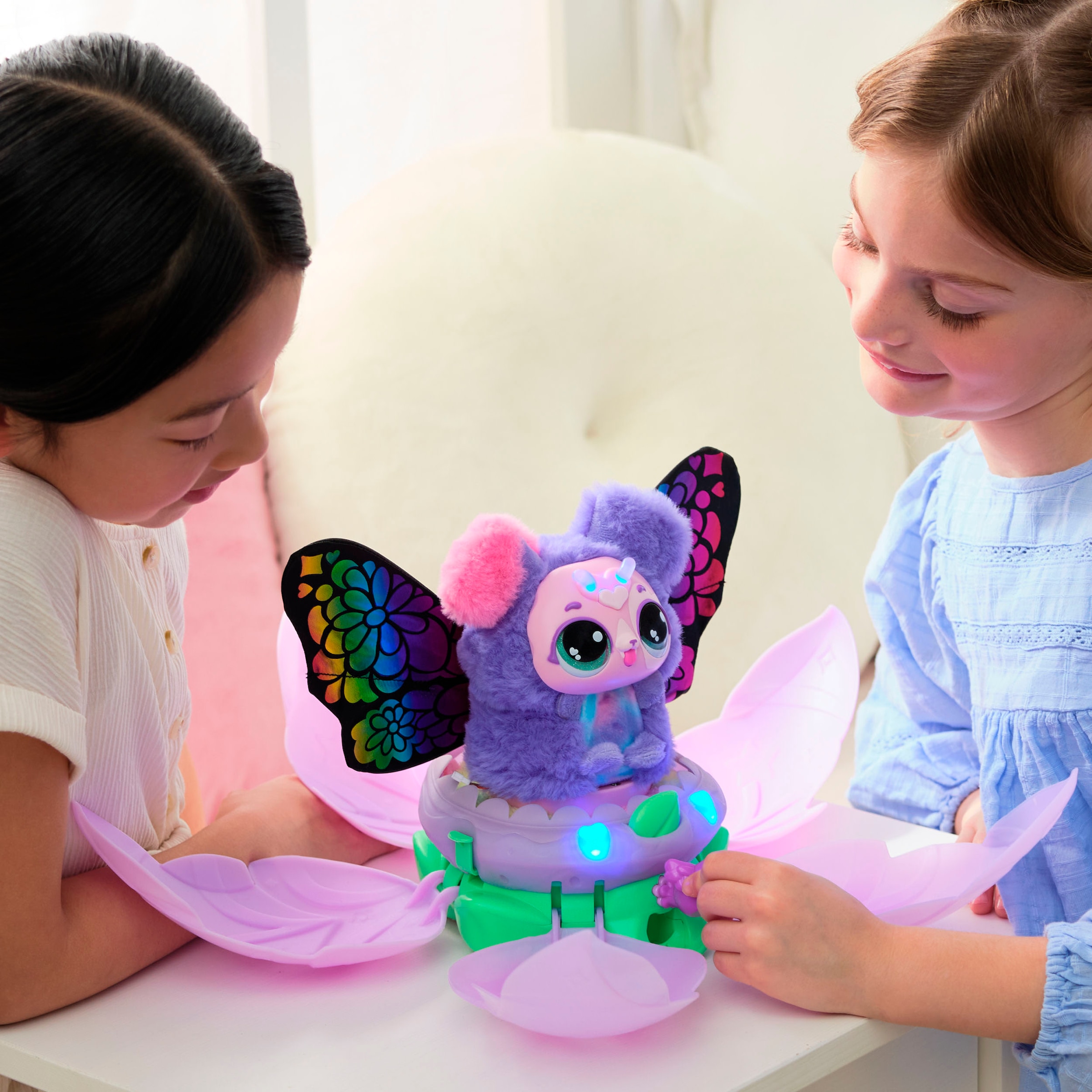 Spin Master Spielfigur »Bloomables von Hatchimals - Puppyfly«, mit Sound