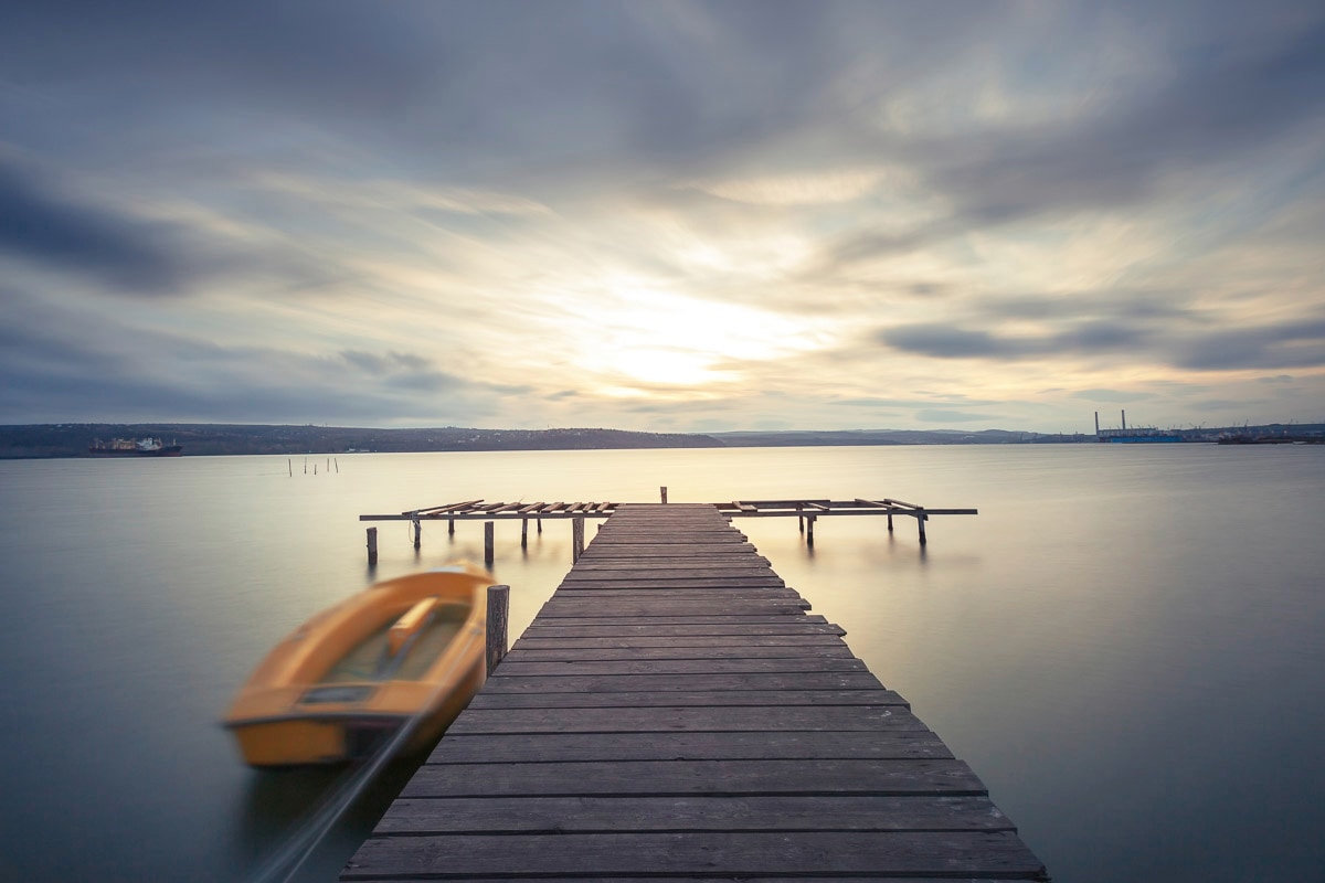 Papermoon Fototapete "Steg im Wasser"