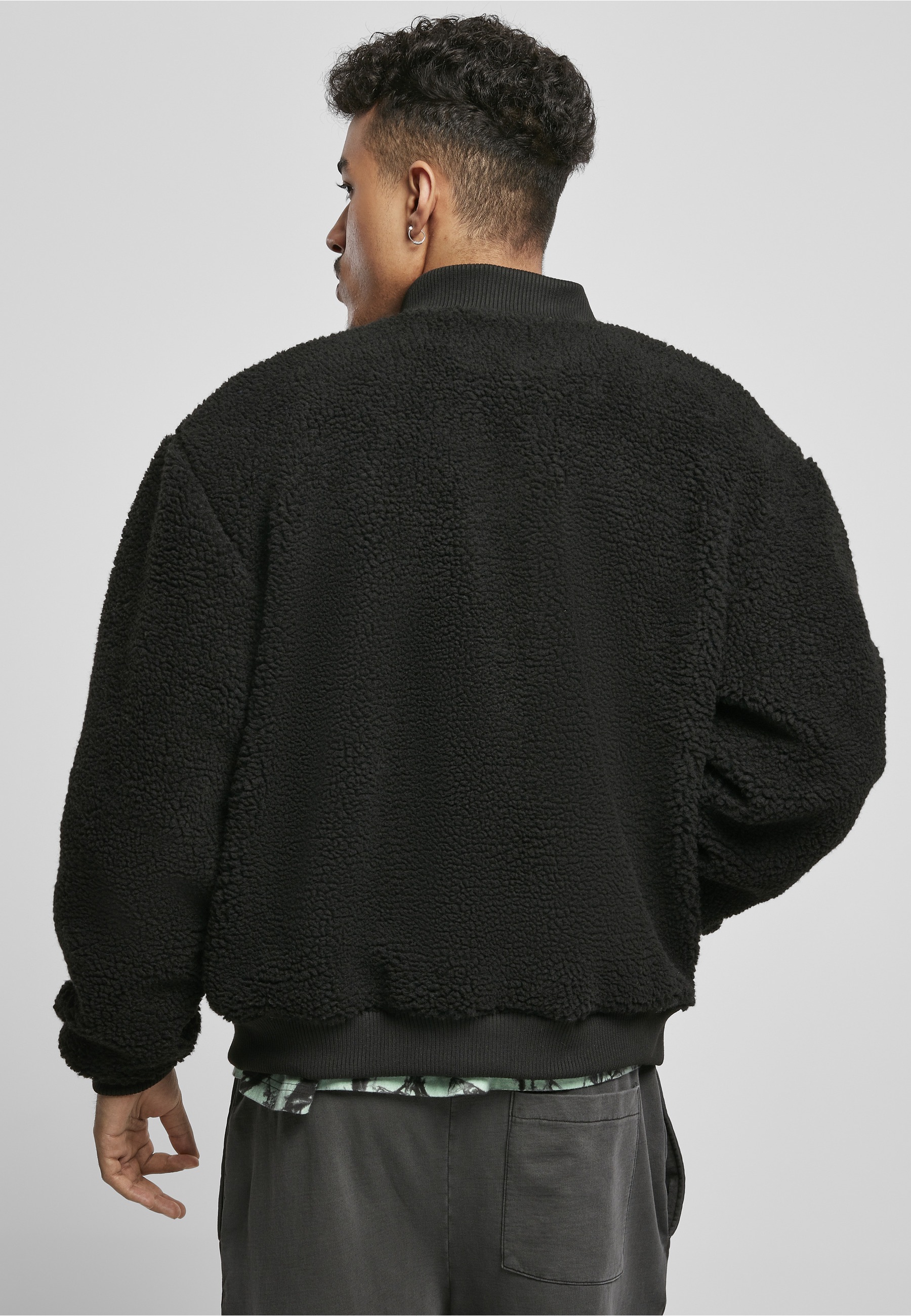 URBAN CLASSICS Winterjacke »Urban Classics Herren Boxy Sherpa Jacket« 1 Stk. tlg. ohne Kapuze