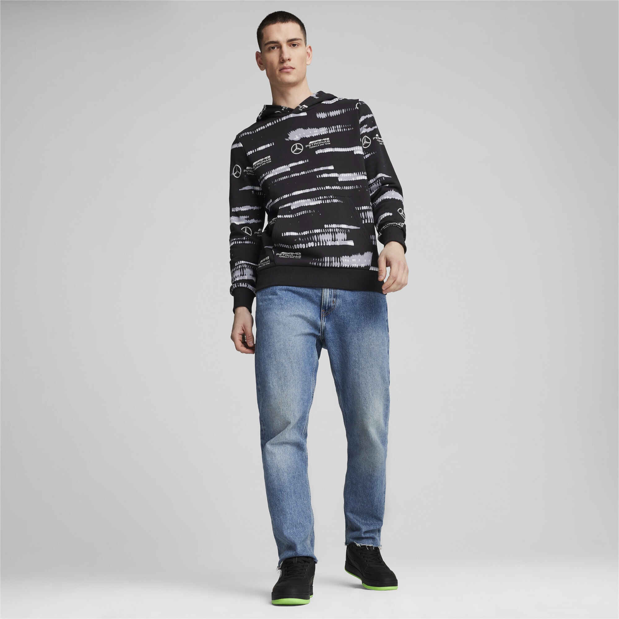 PUMA Hoodie »Mercedes-AMG Petronas F1® Logo Hoodie mit Allover-Print Herren«