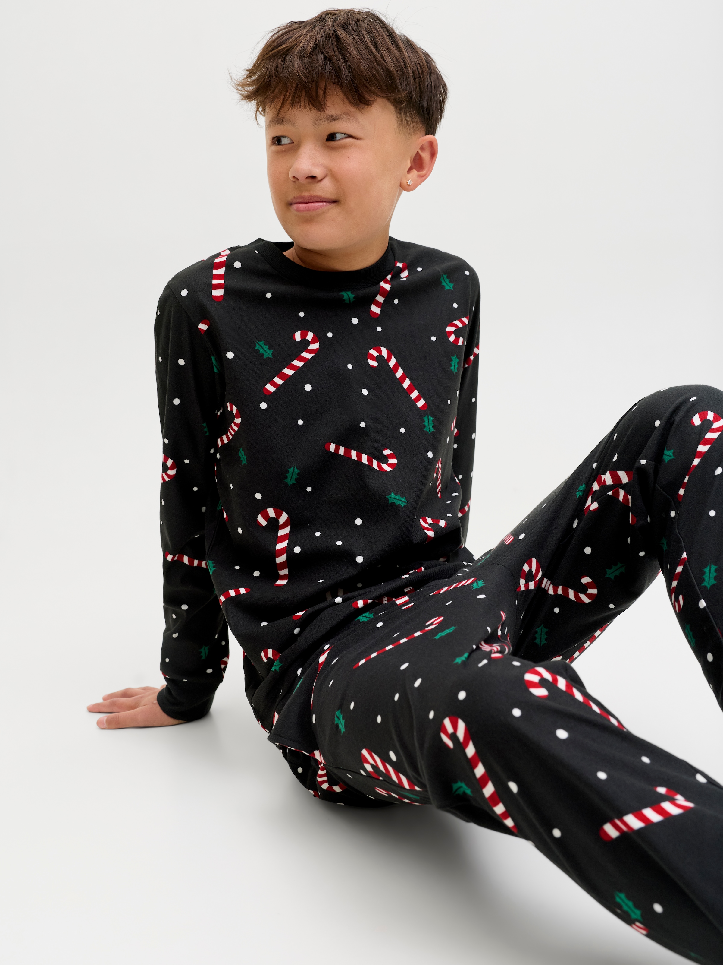 Jack & Jones Junior Loungeanzug »JACTRISTAN PRINTED LOUNGE SET W JNR« Mit weihnachtlichem Druck, Polyester, locker geschnitten
