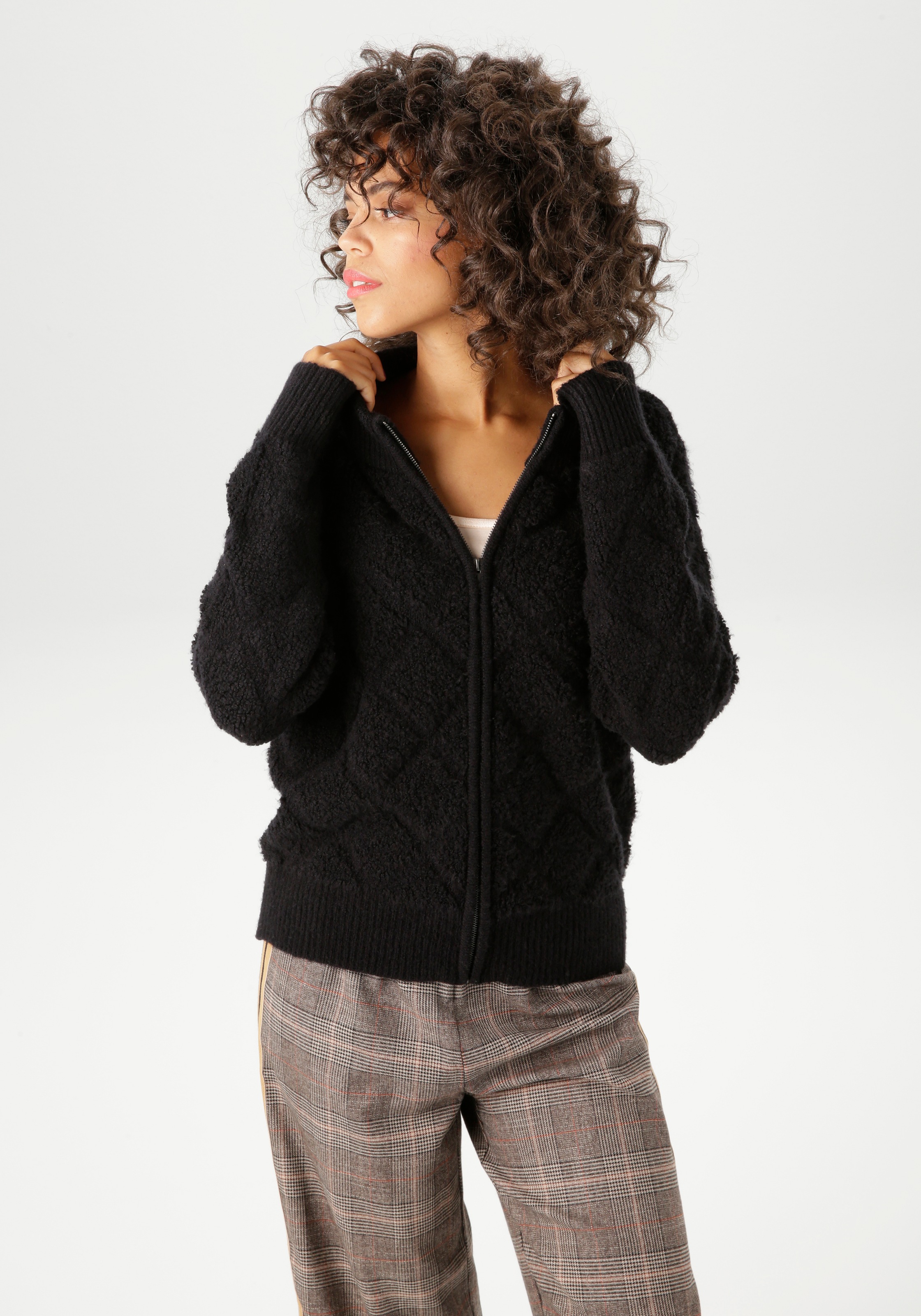 Aniston CASUAL Strickjacke mit dezentem Rauten-Muster im 3D-Effekt - NEUE K günstig online kaufen