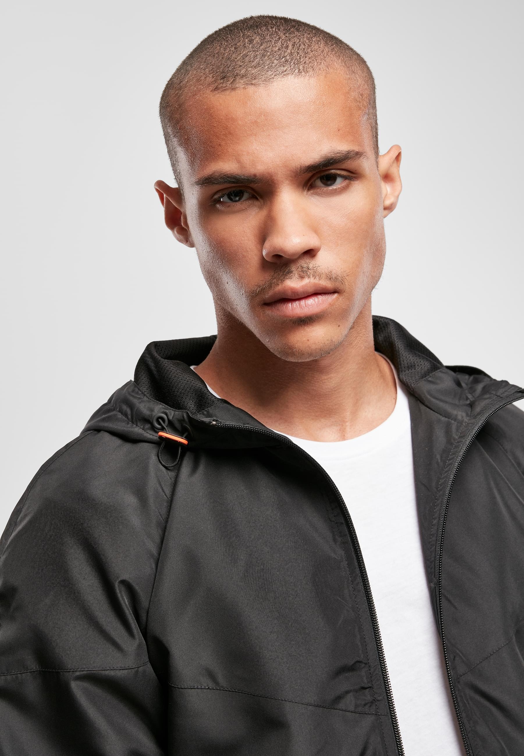 URBAN CLASSICS Allwetterjacke »Urban Classics Herren Recycled Windrunner« 1 Stk. tlg. mit Kapuze