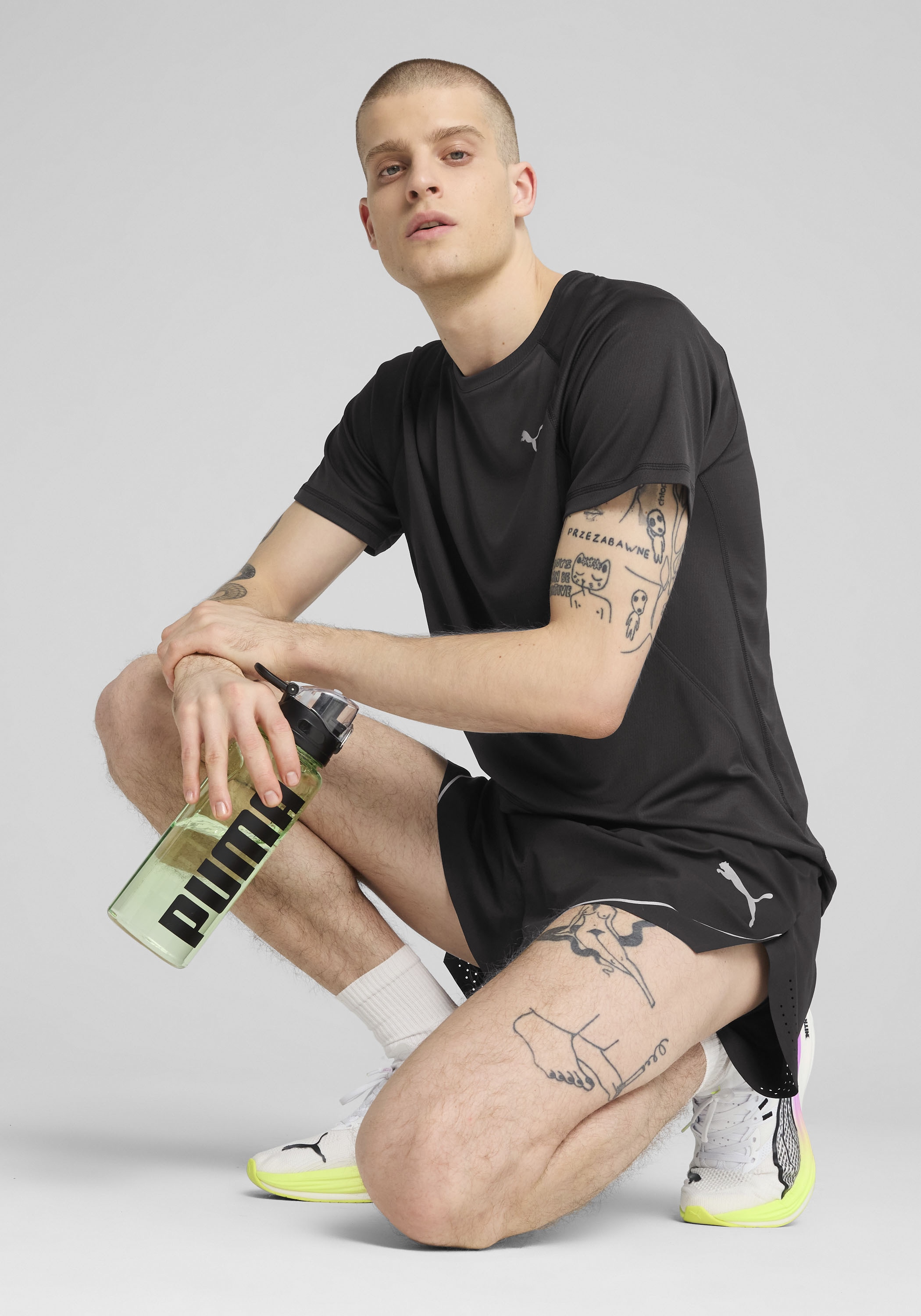 PUMA Laufshirt »M RUN VELOCITY TEE POLY« ergonomische Schnittführung, kurze Ärmel, Performance-T-Shirt