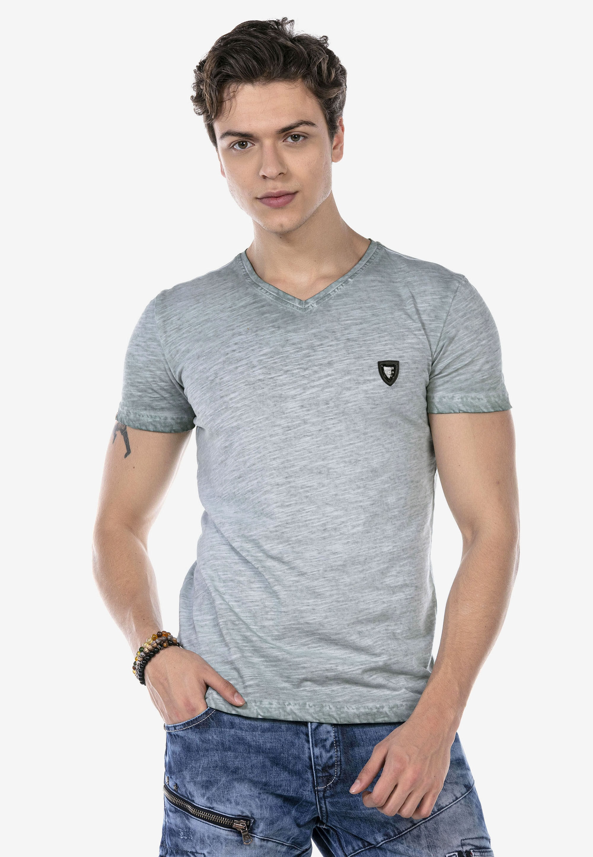 Cipo & Baxx T-Shirt »T-Shirt«, mit kleinem Logo-Patch