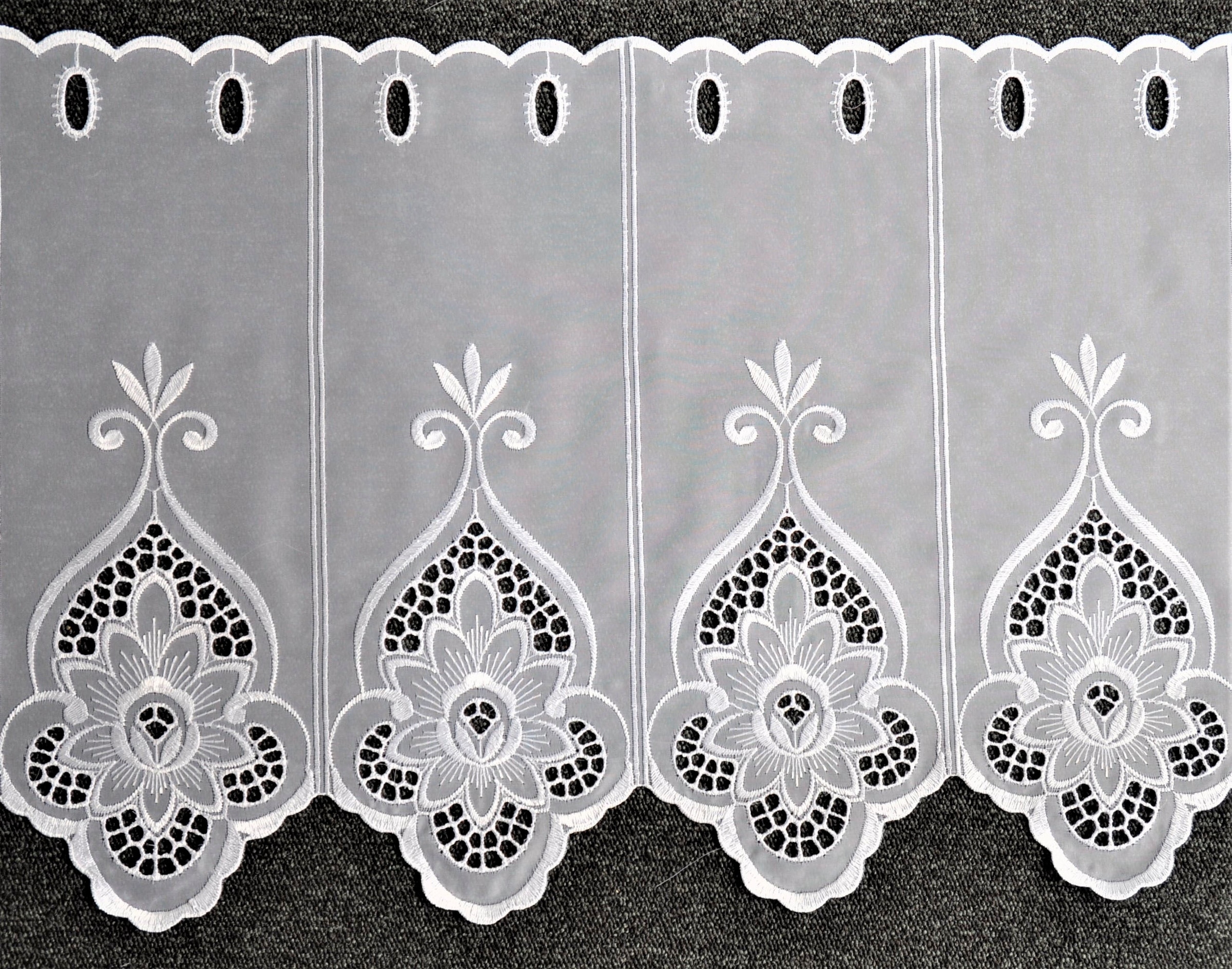 Stickereien Plauen Scheibengardine "Blumen" Stangendurchzug 1 Stk. tlg. günstig online kaufen